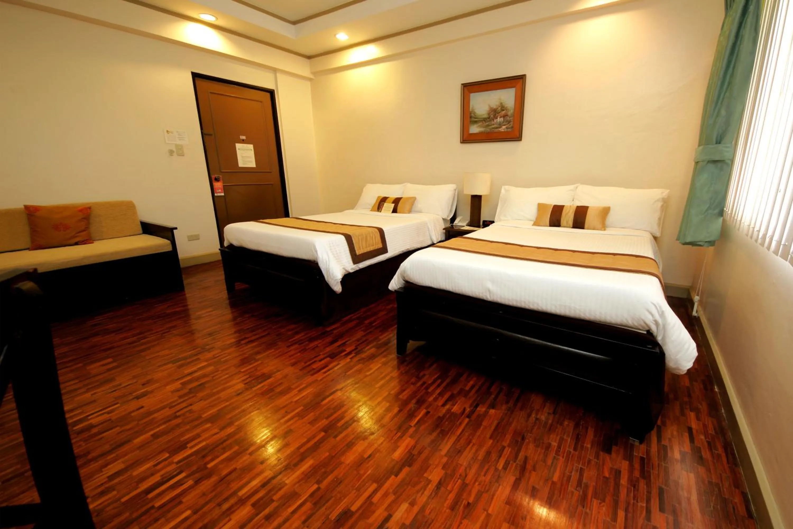 Seating area, Bed in Casa Pura Inn and Suites