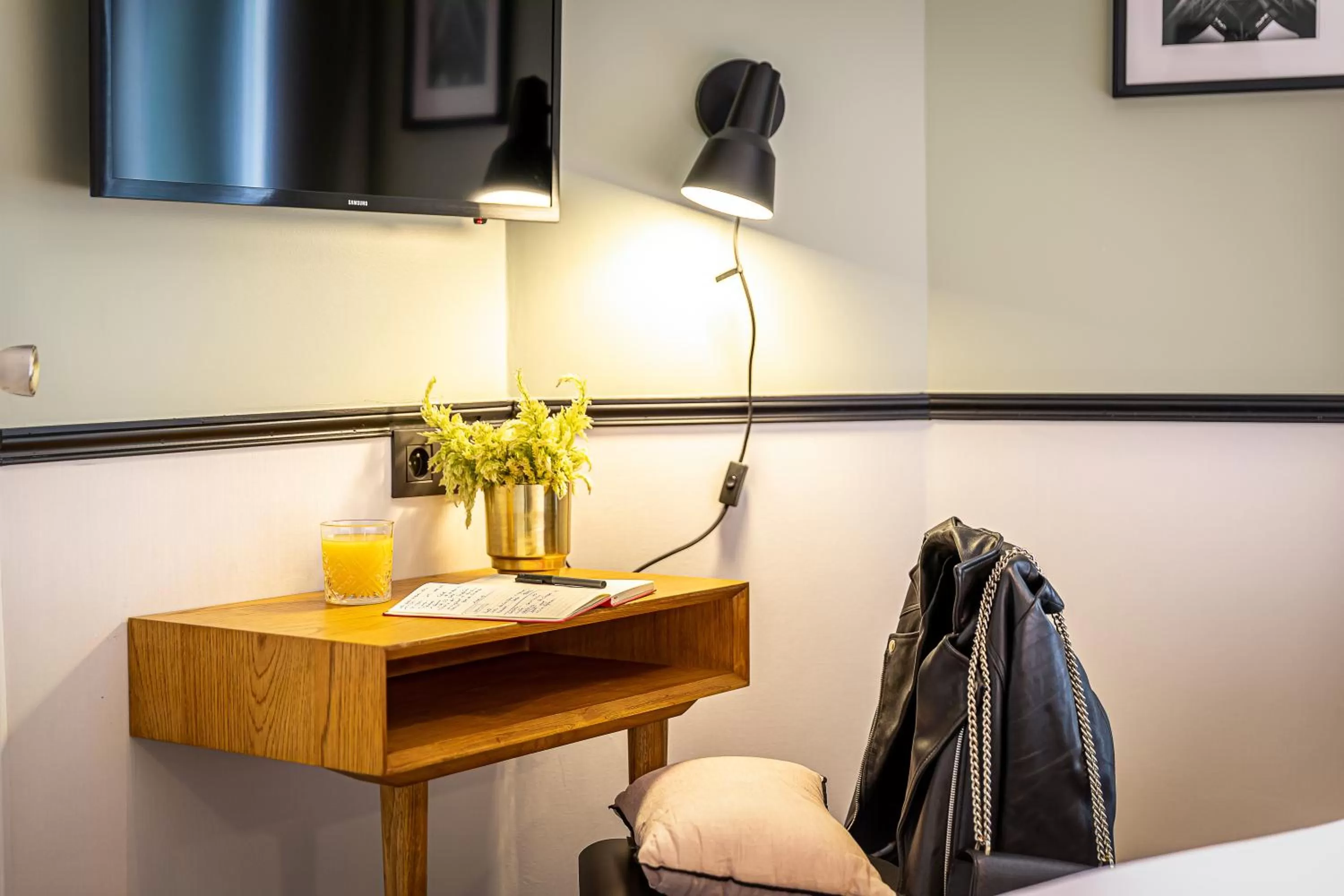 Drinks in Hotel de l'Aqueduc