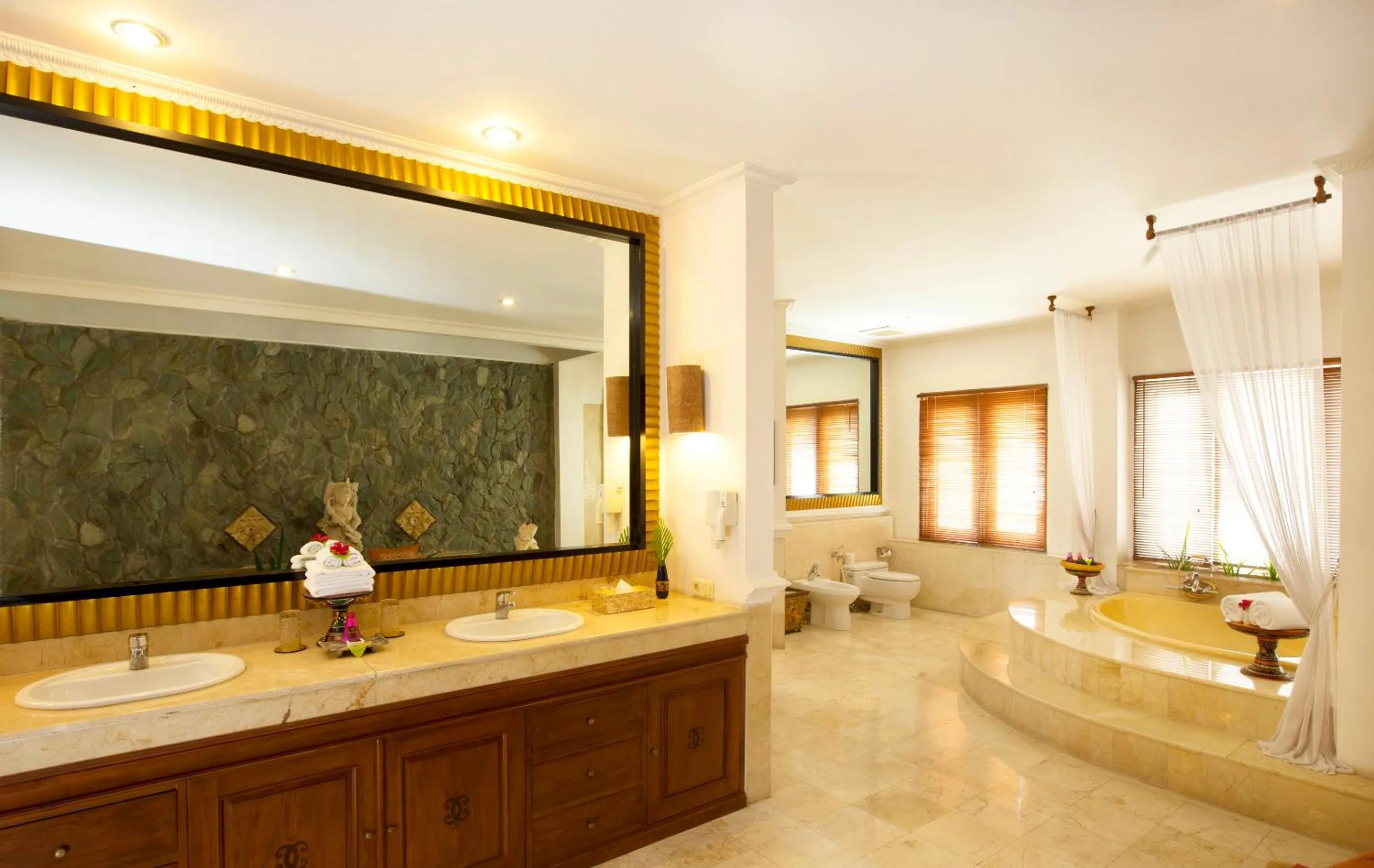 Bathroom in The Mansion Resort Hotel & Spa