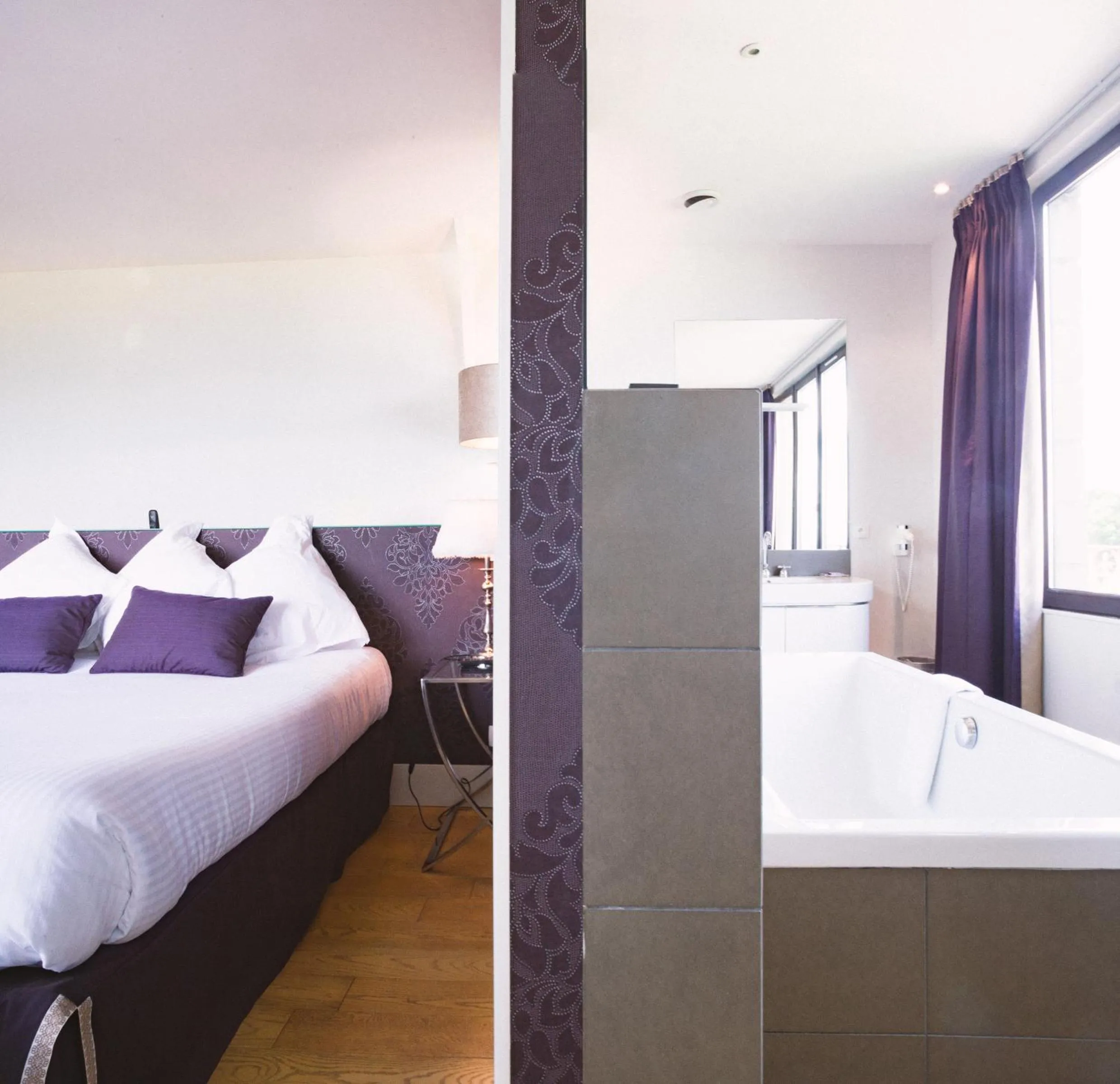 Bathroom, Bed in Domaine De La Corniche