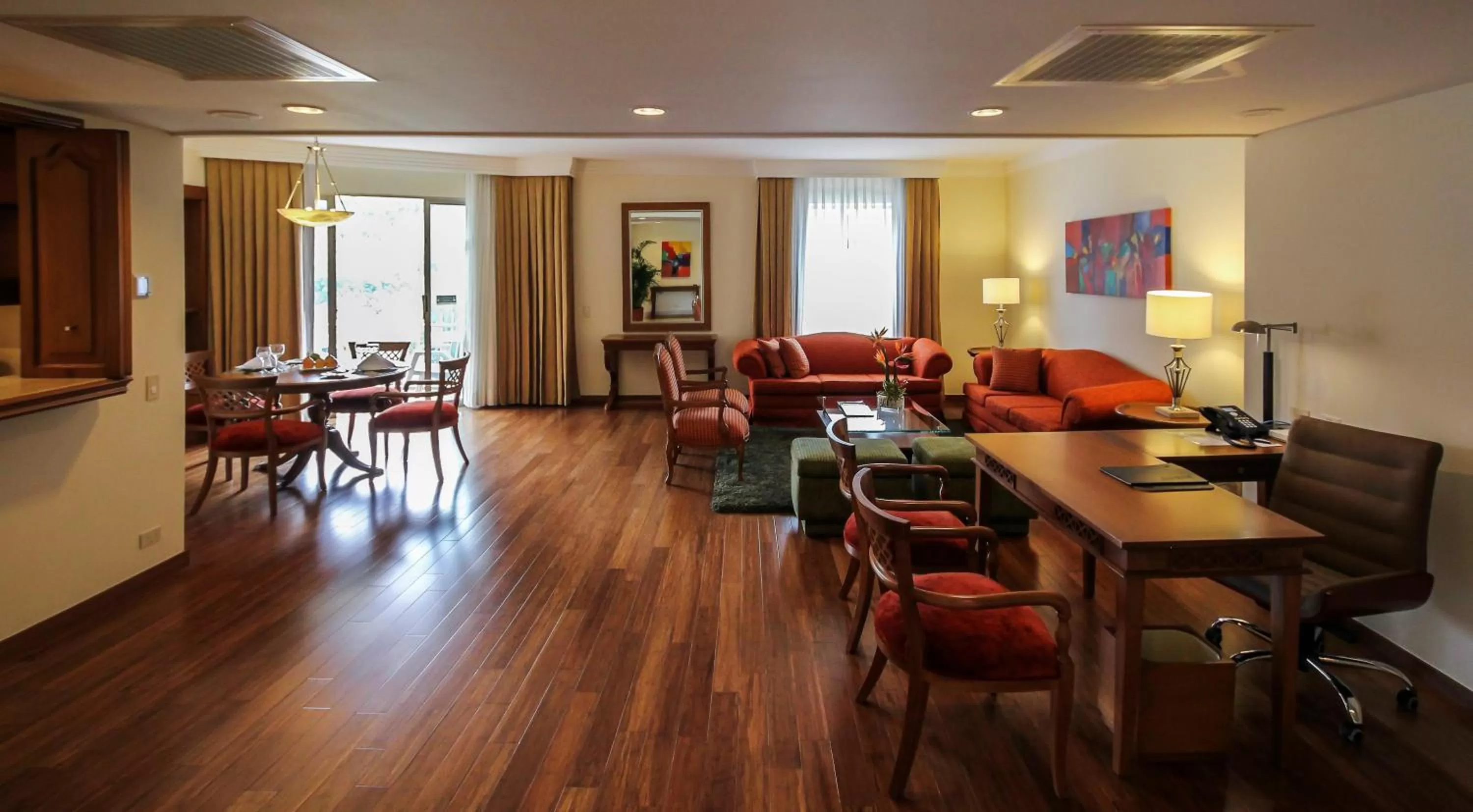 Photo of the whole room in Hotel Intercontinental Cali by IHG