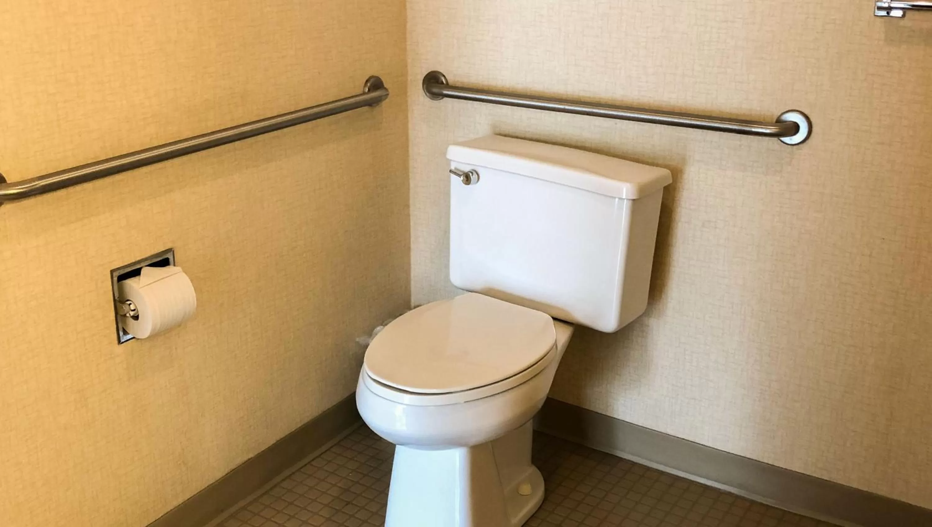 Bedroom in Colonial Inn Ellsworth