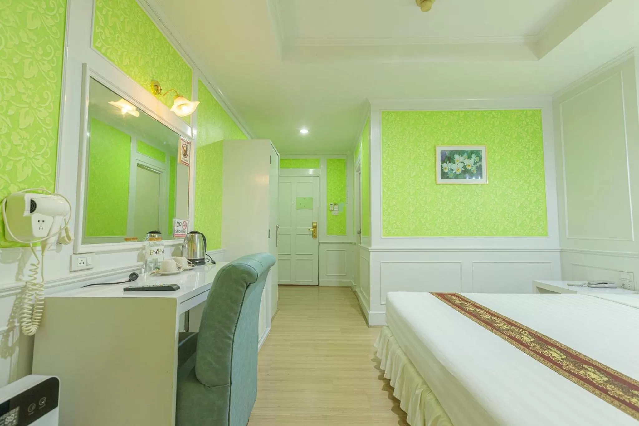 Bedroom, Bed in PJ Watergate Hotel