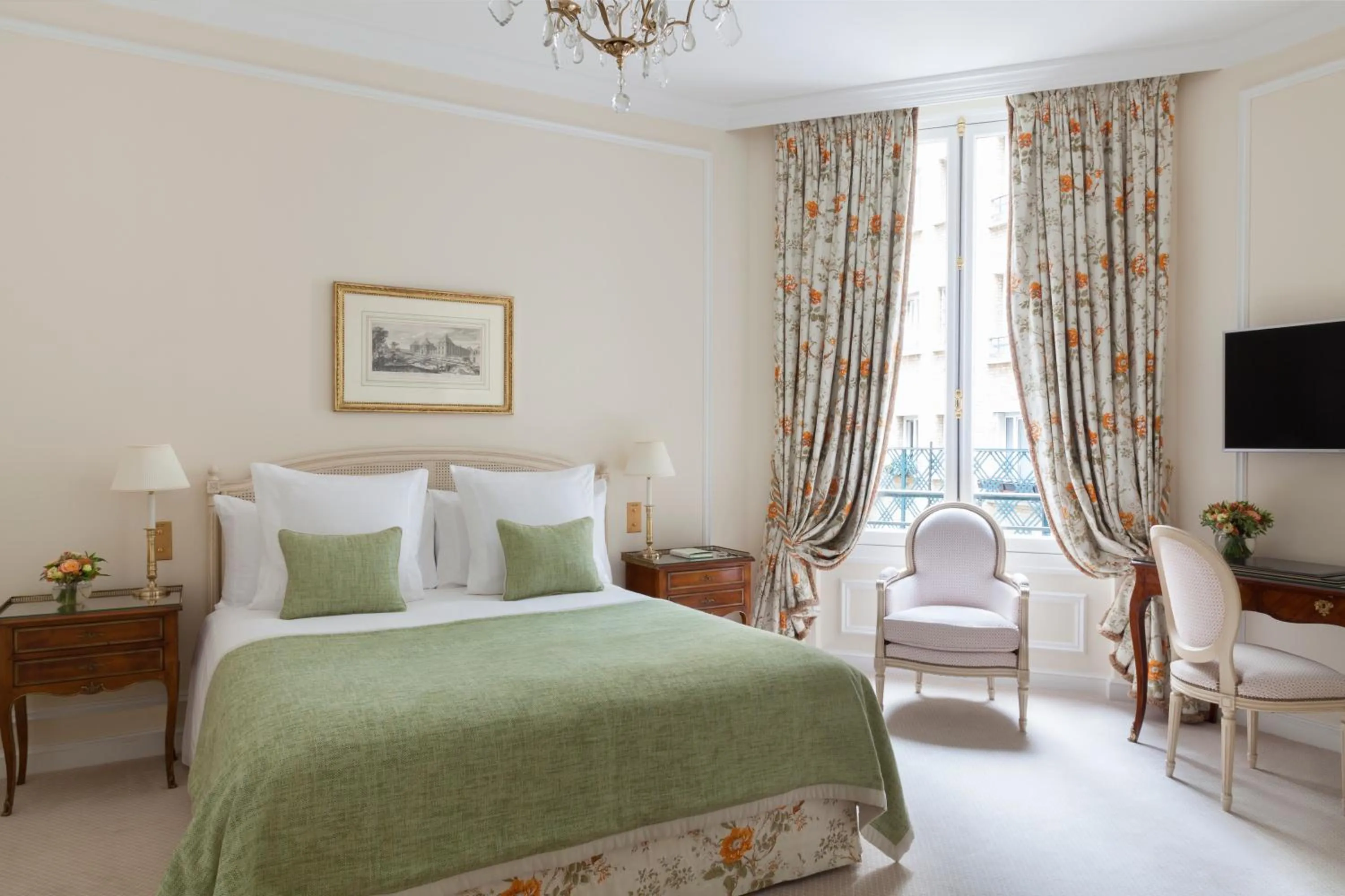 Living room, Bed in Le Bristol Paris, Oetker Hotels