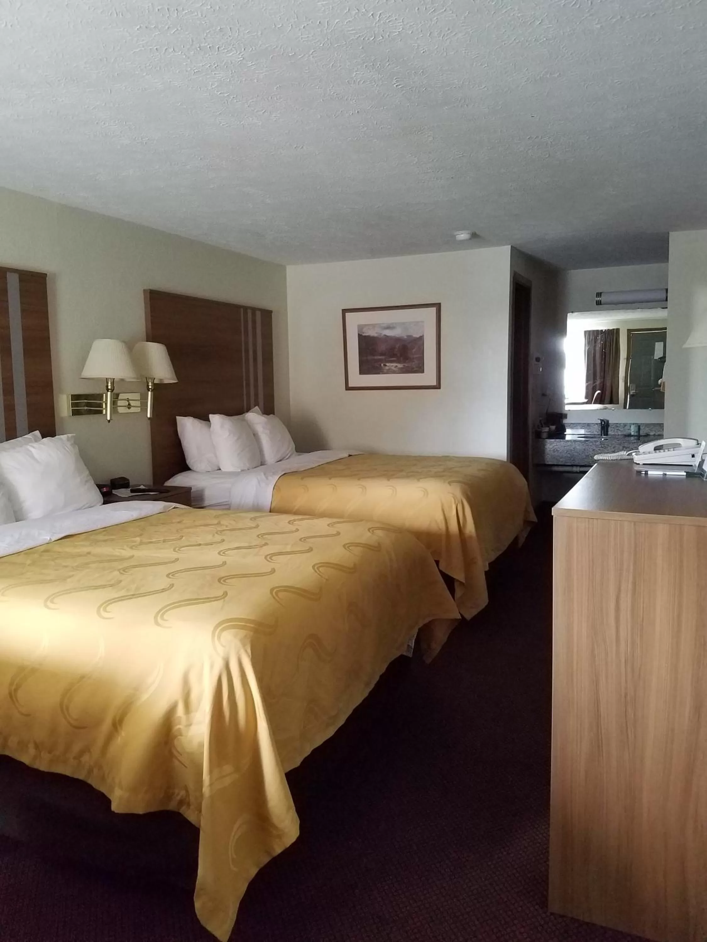 Bedroom, Bed in Quality Inn New River Gorge