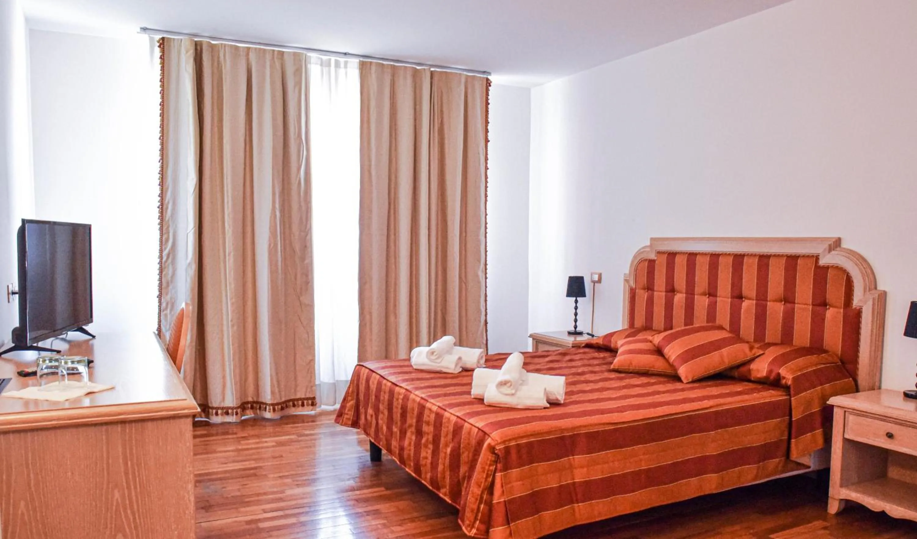 Bedroom, Bed in Hotel Villa Strassoldo "Ex Attianese Hotel Restaurant"