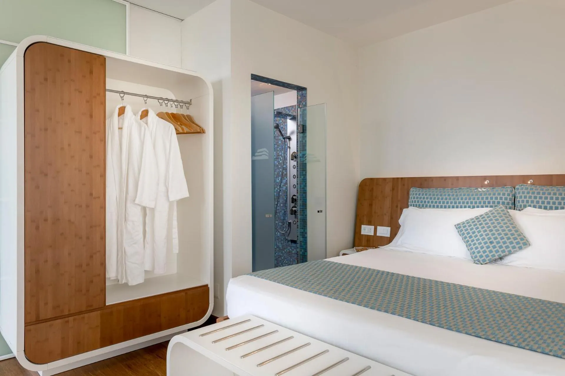 Photo of the whole room, Bed in T-Suite Hotel