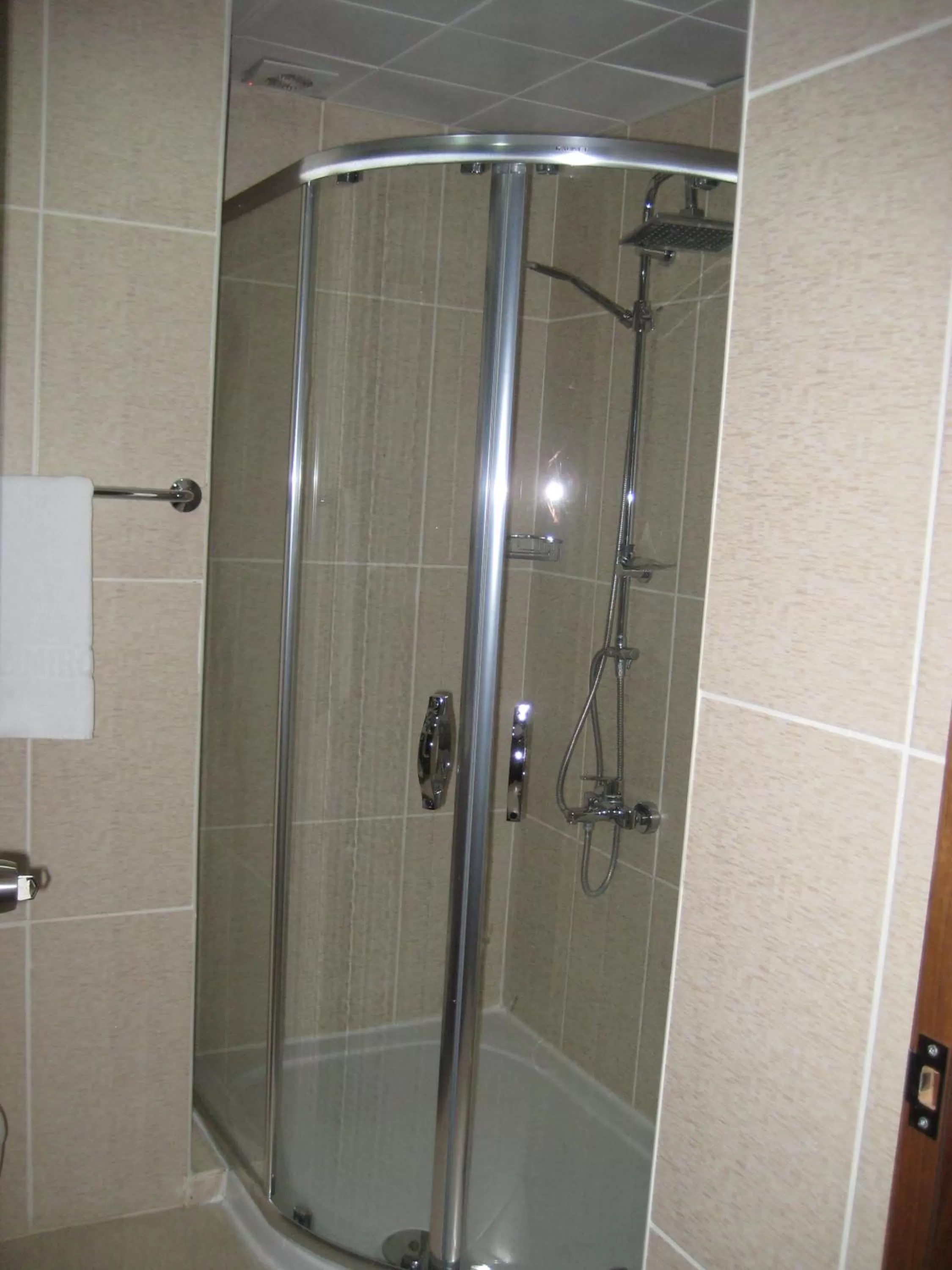 Shower in Miroglu Hotel