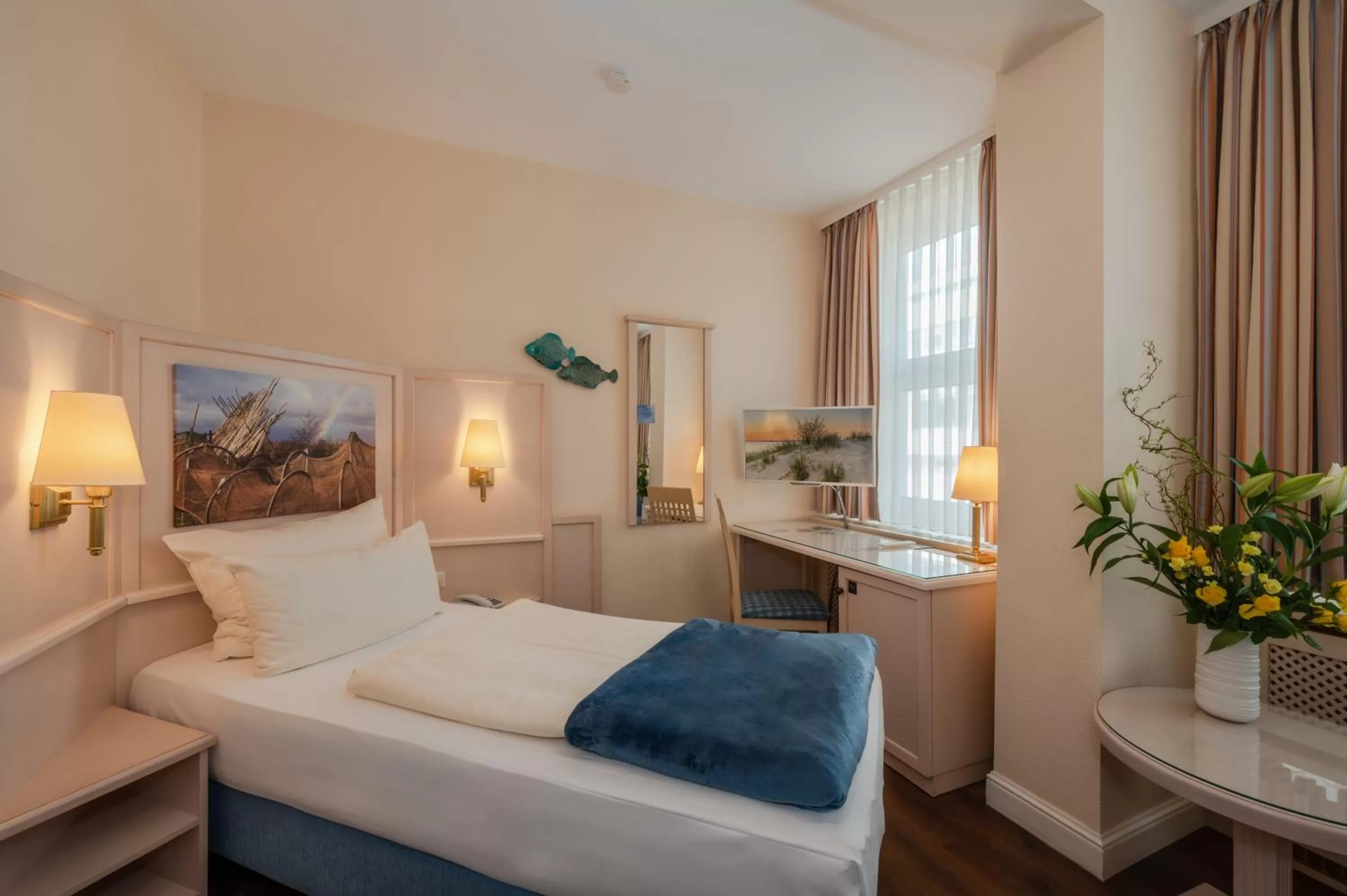 Photo of the whole room, Bed in Vineta Strandhotels