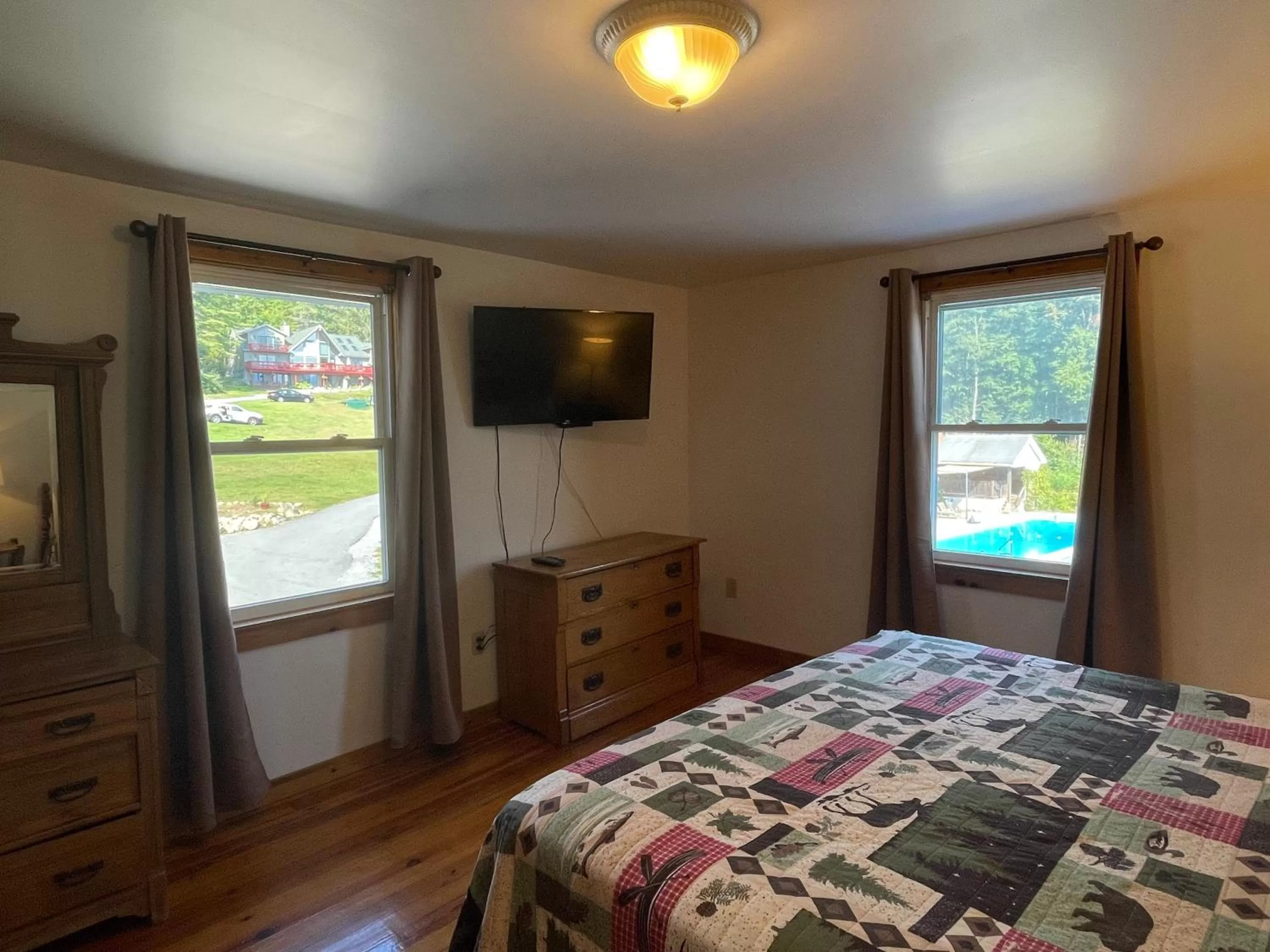Bedroom, Bed in Hill View Motel and Cottages
