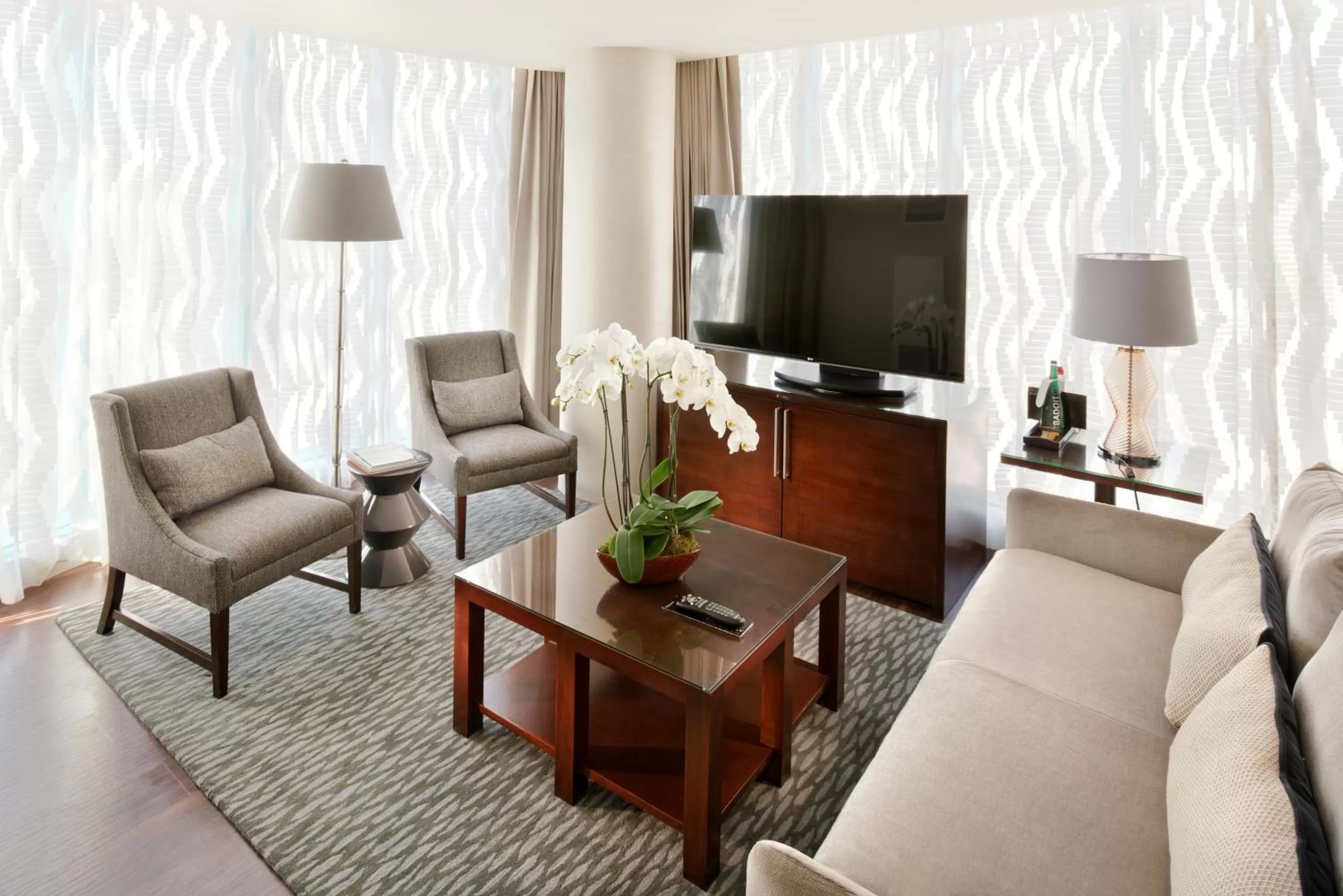 Seating area in InterContinental San Francisco by IHG