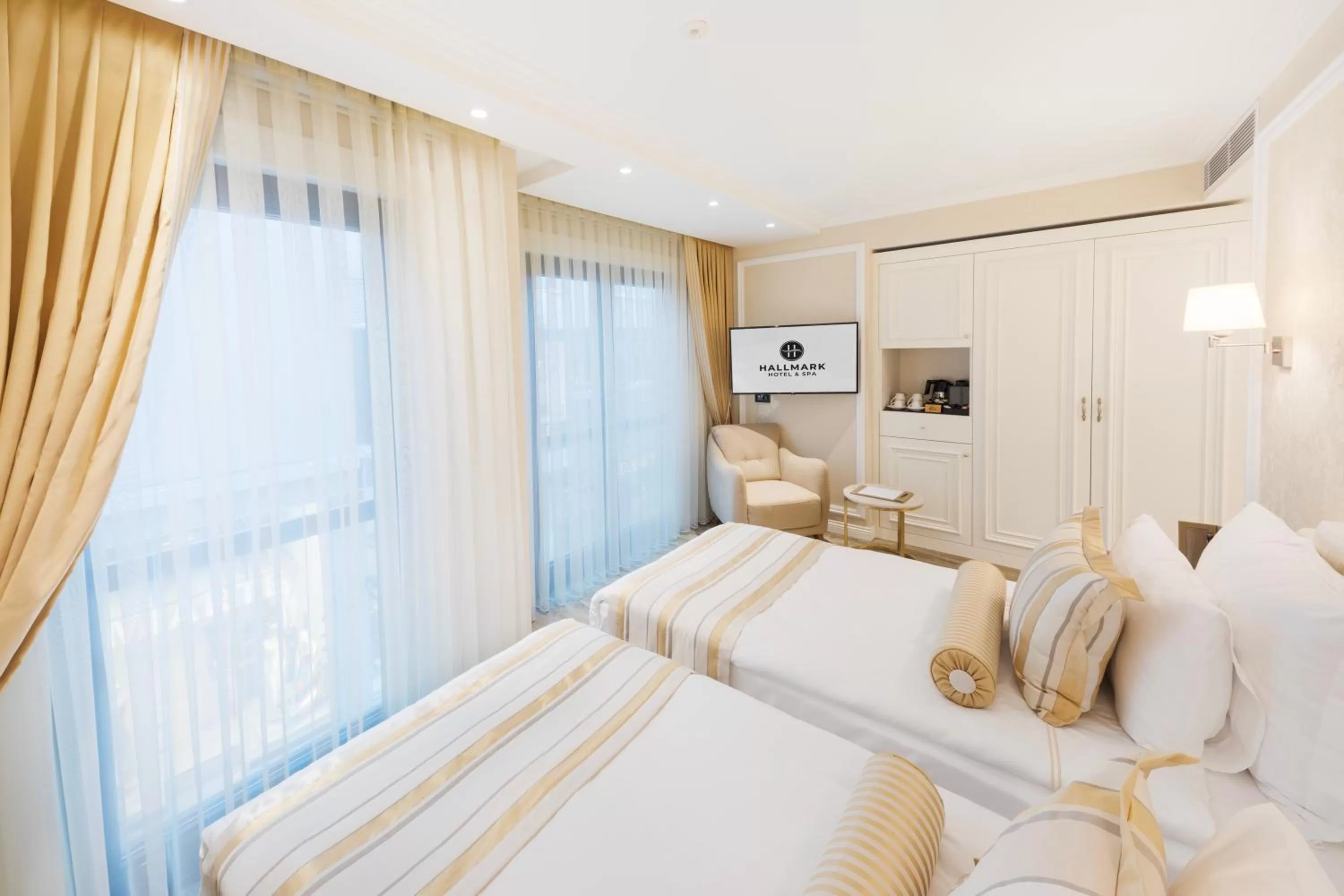 Bed in Hallmark Hotel & SPA Istanbul