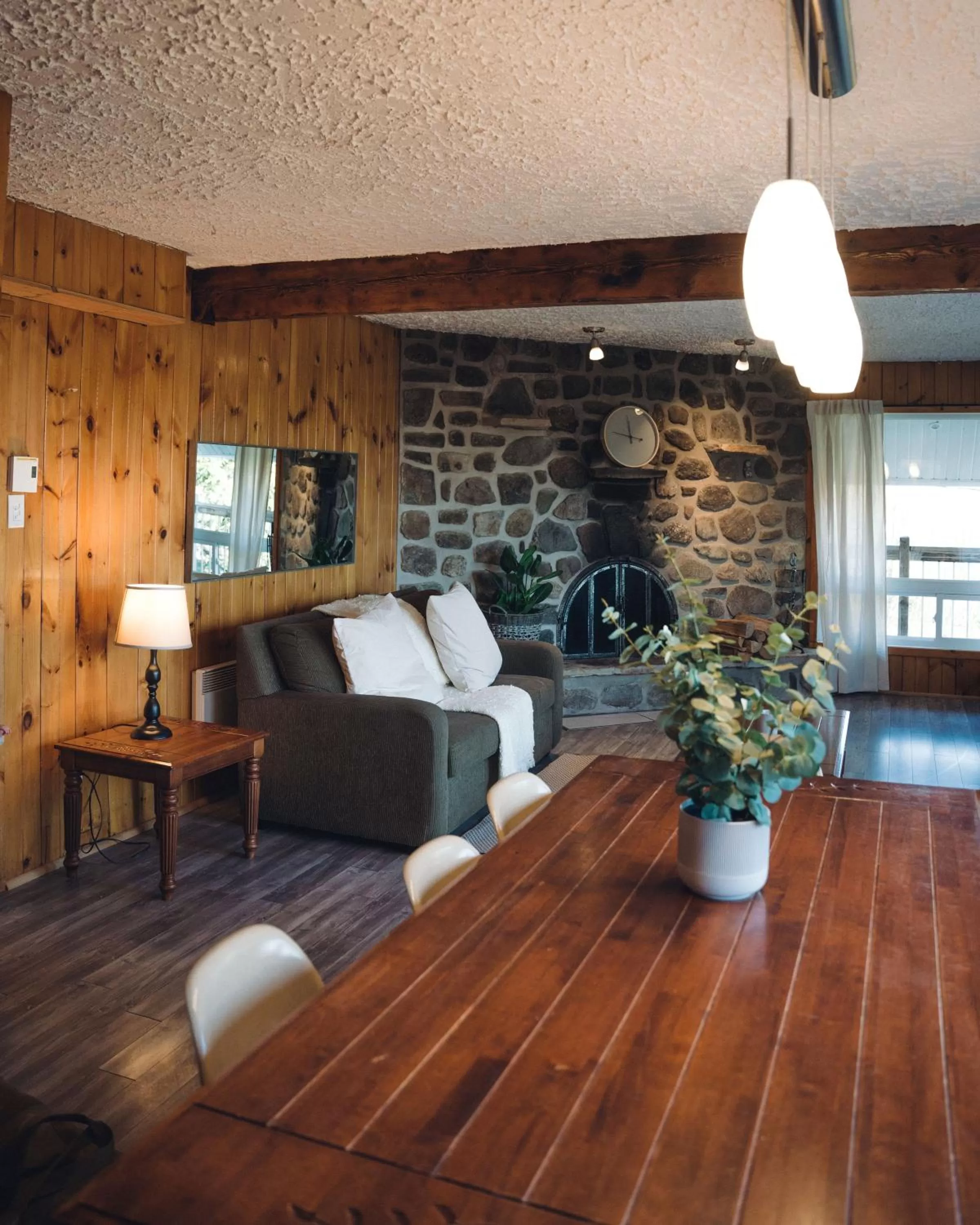 Seating Area in Le Montagnard, Auberge Hôtel & Chalets