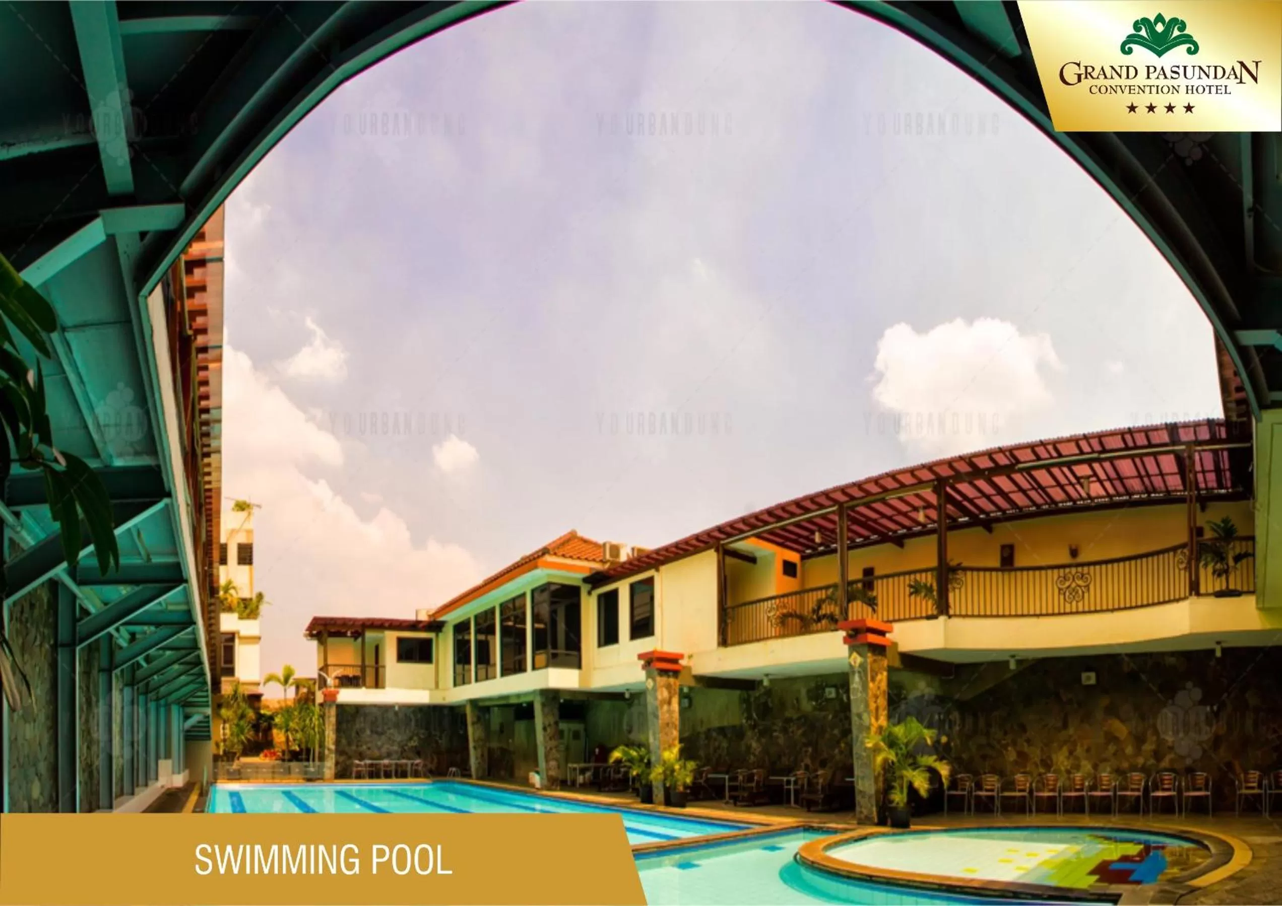 Swimming pool in Grand Pasundan Convention Hotel