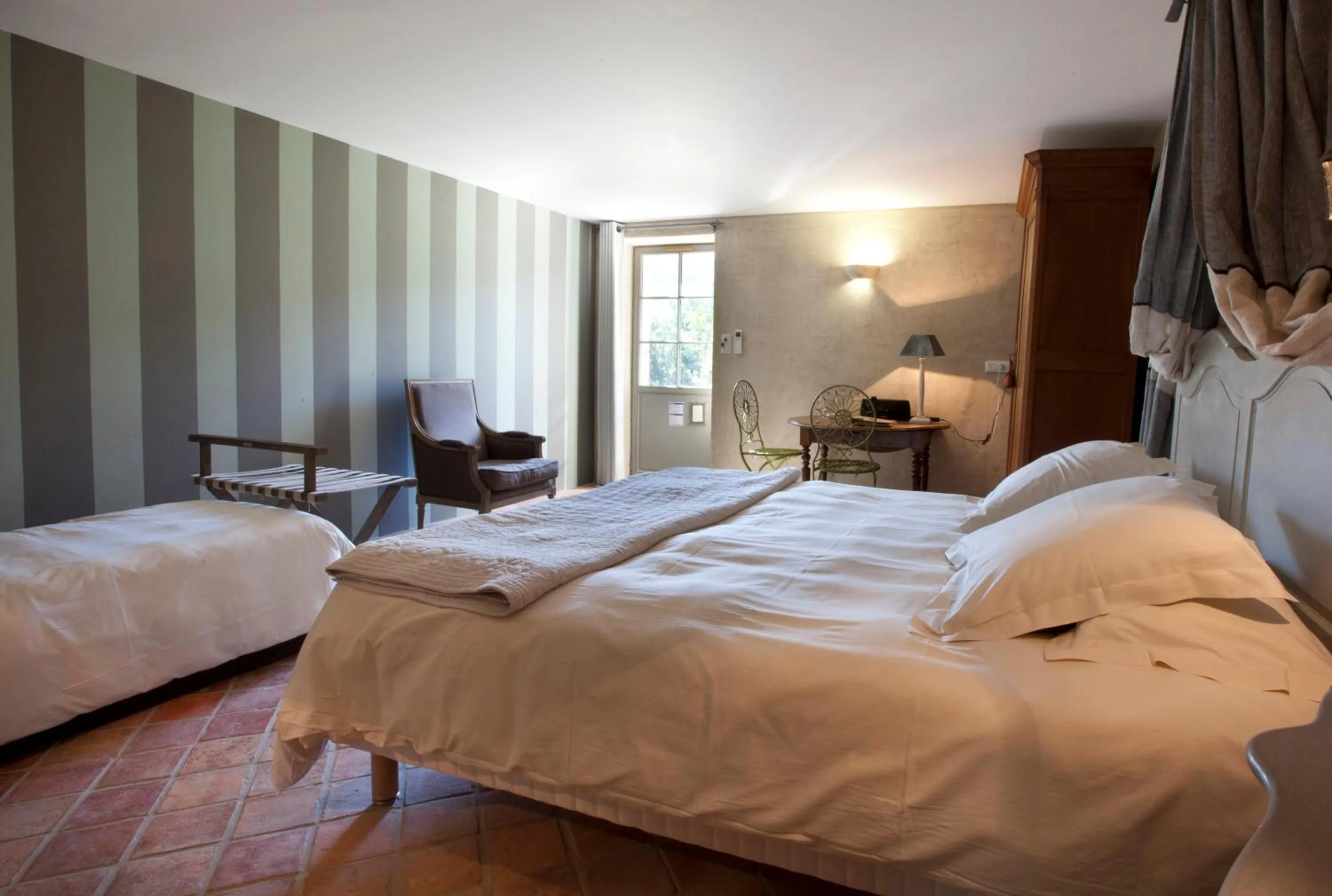 Photo of the whole room, Bed in Hôtel-Spa Le Saint Cirq