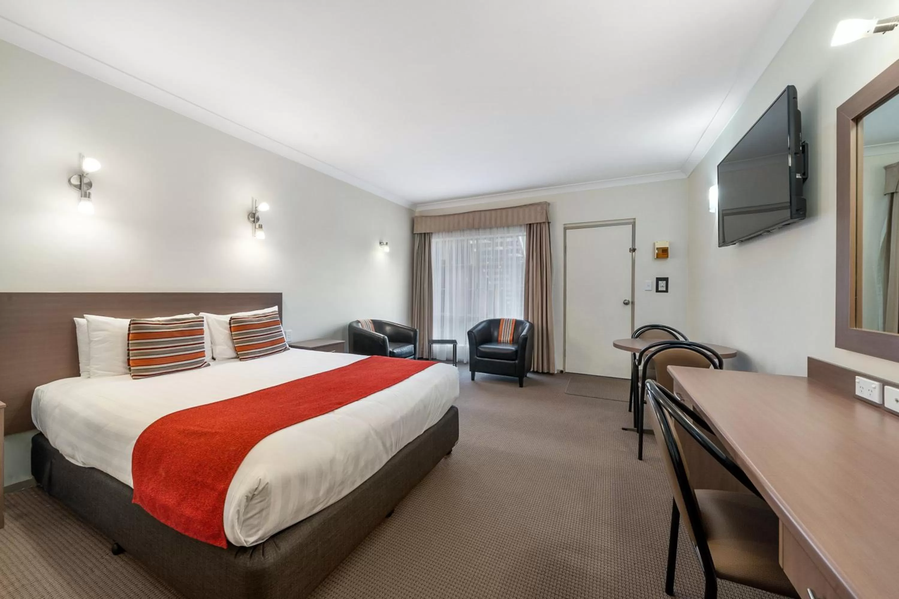 Bedroom, Bed in Comfort Inn Heritage Wagga