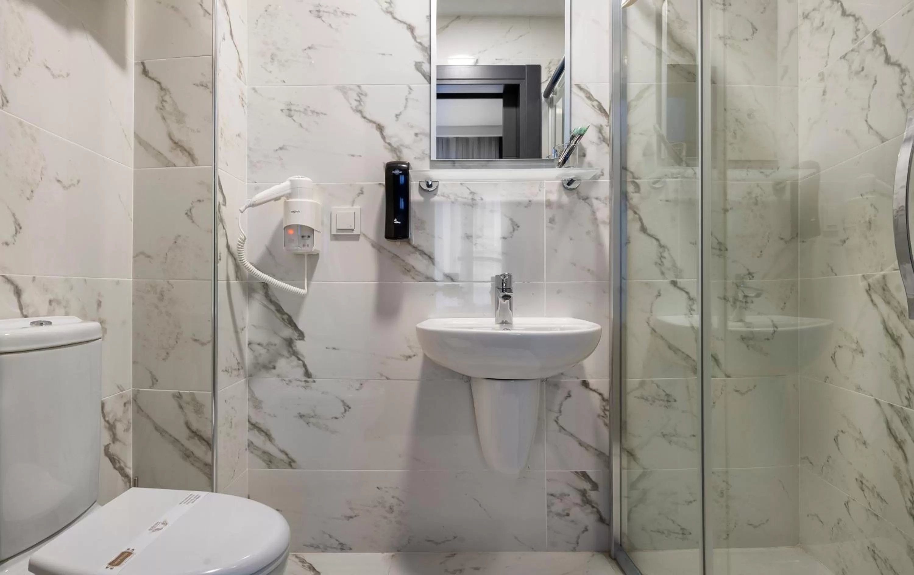 Bathroom in Hotel Bossuite Business