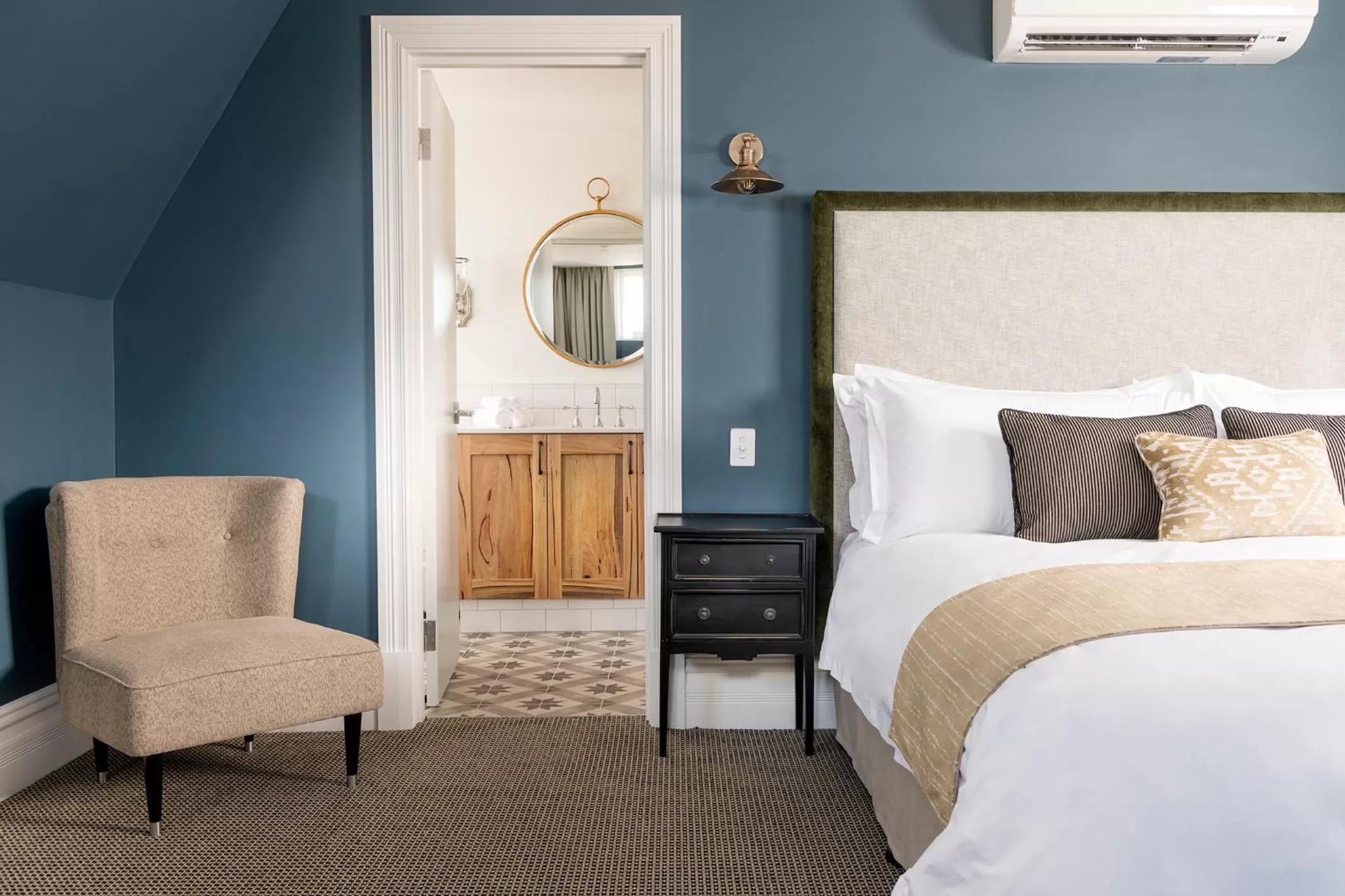 Bedroom, Bed in The National Hotel