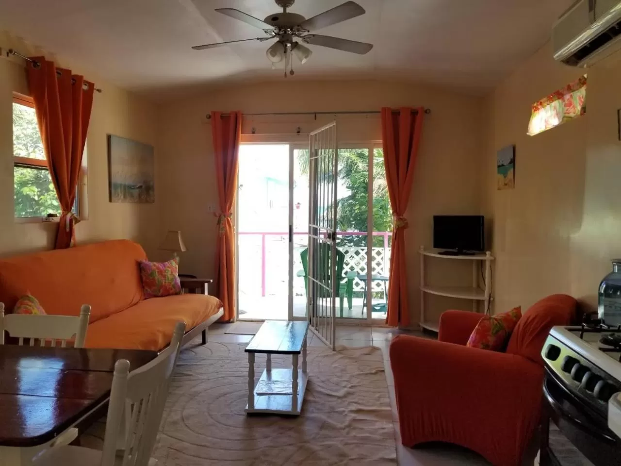Living room, Seating Area in Barefoot Beach Belize