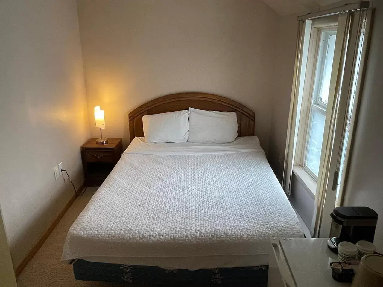 Budget Double Room in Hotel Wolfe Island Budget Double Room in Hotel Wolfe Island