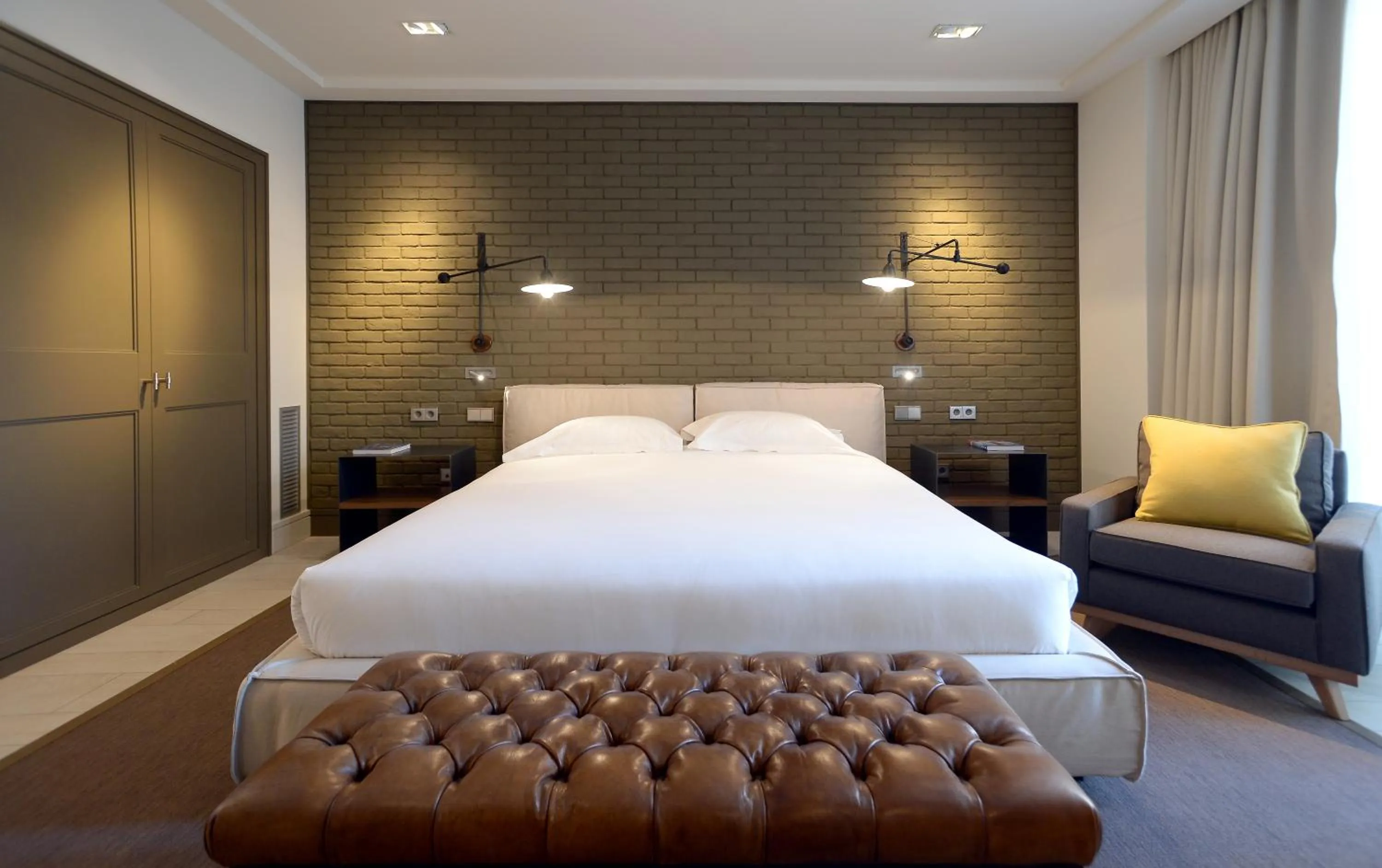 Decorative detail, Bed in Midtown Apartments