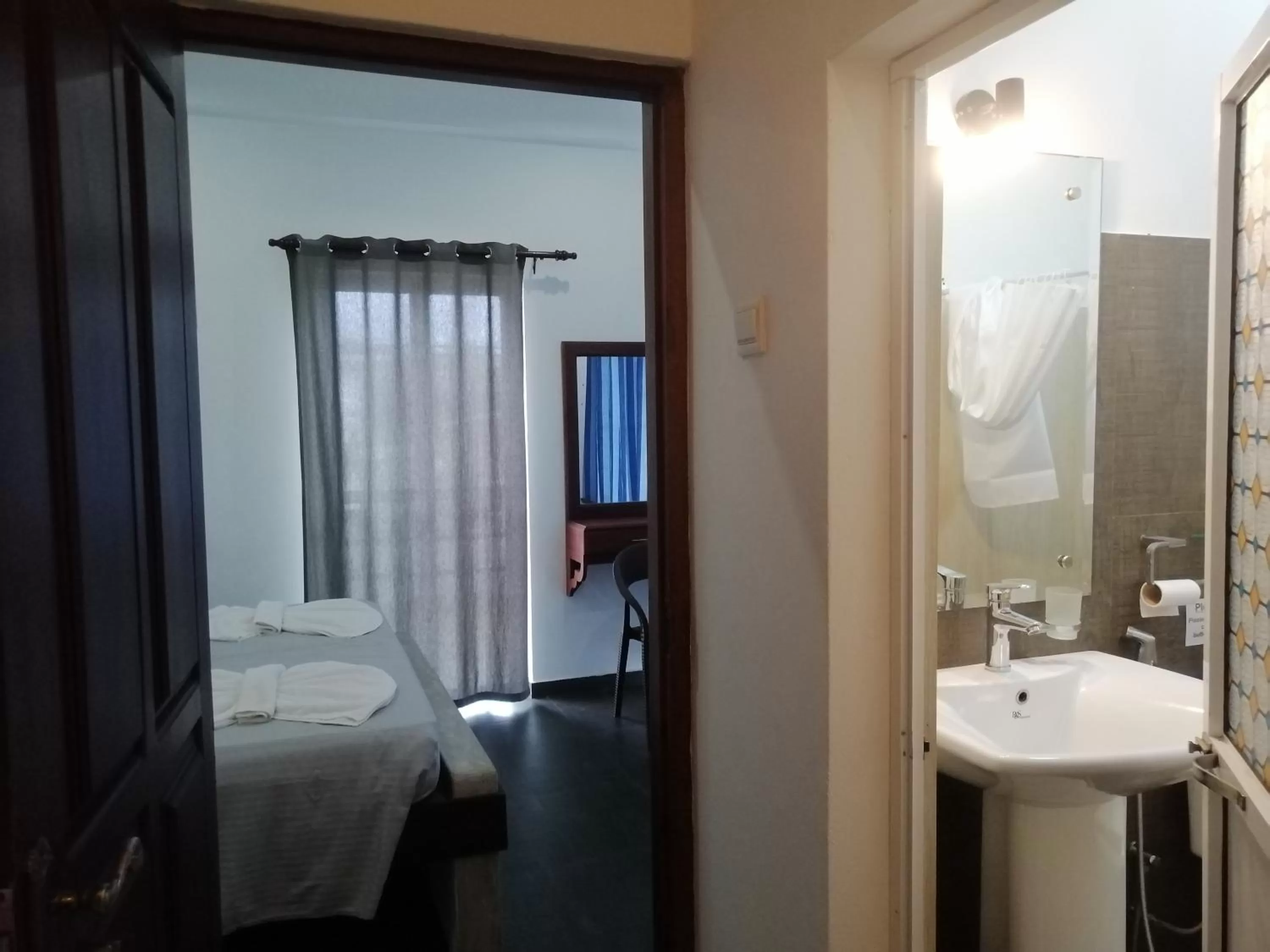 Bed in Le Petit Hotel & Restaurant