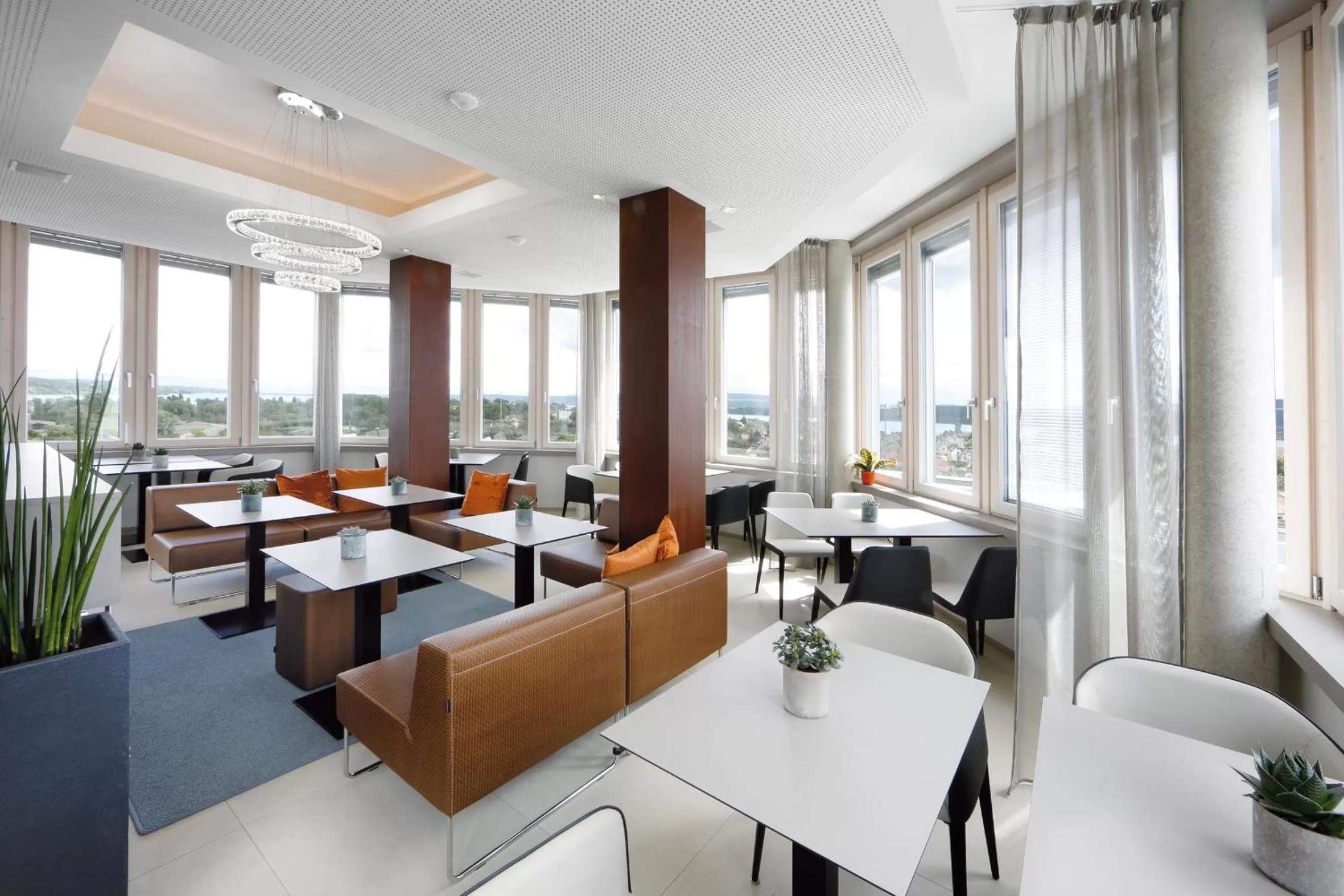 Restaurant/places to eat in aquaTurm Hotel & Energie