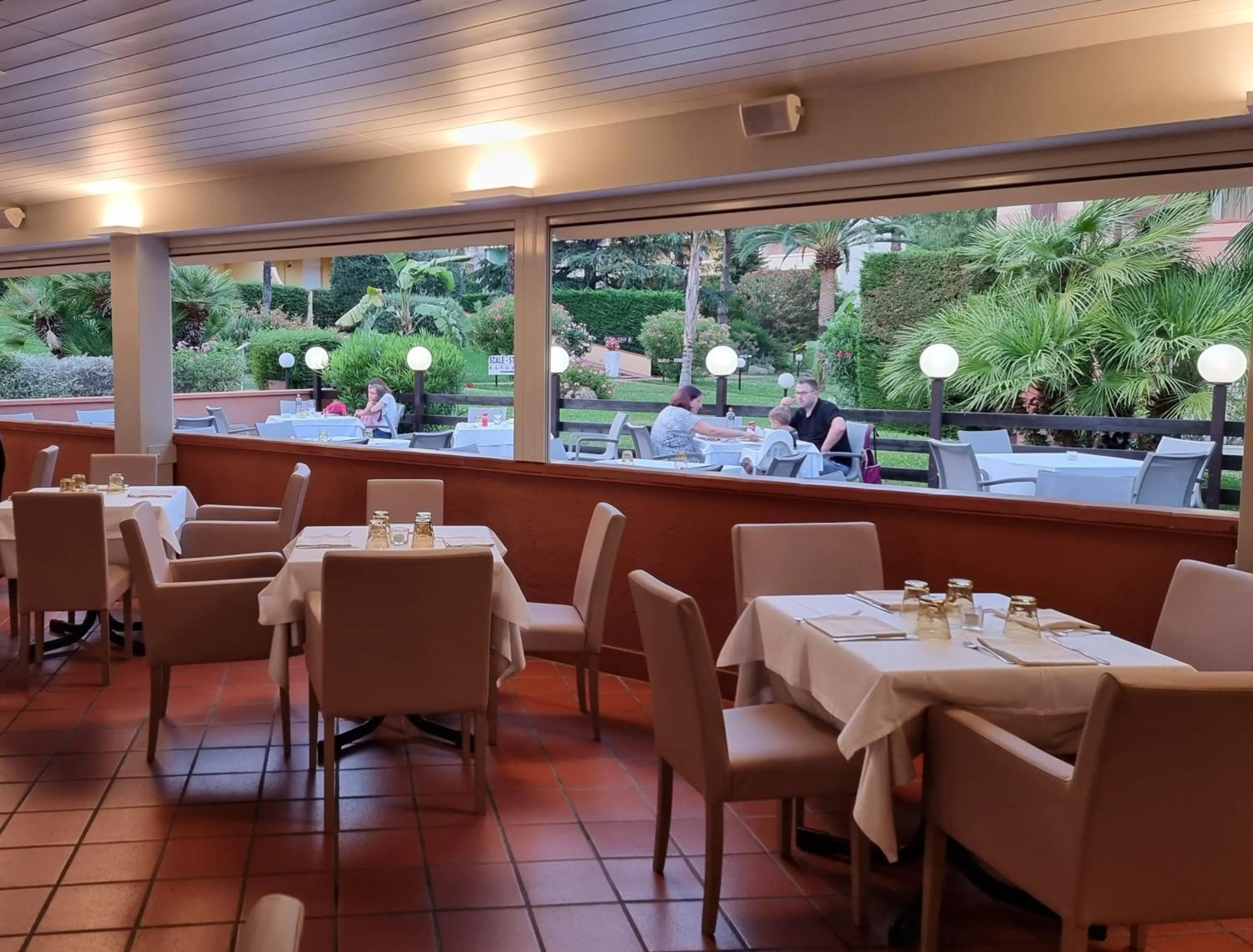 Restaurant/places to eat in Loano 2 Village