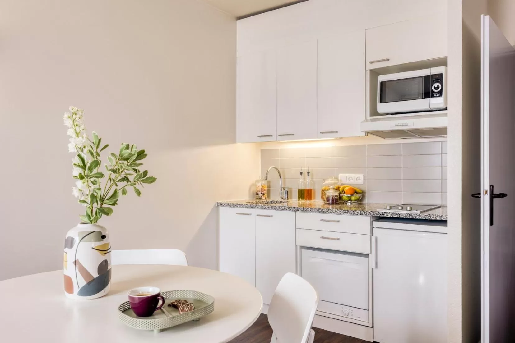 Kitchen or kitchenette in Citadines Sainte-Catherine Brussels