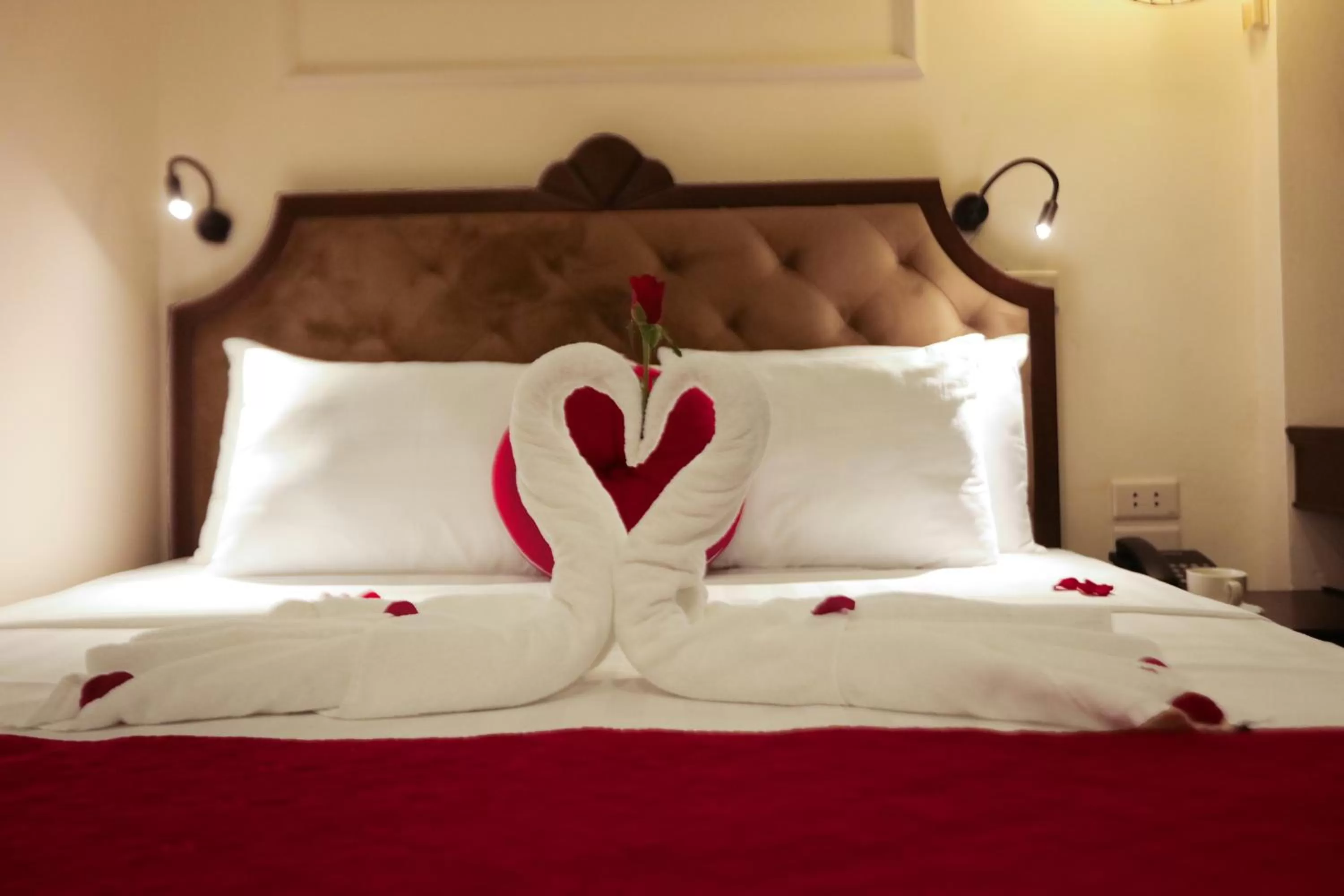 Photo of the whole room, Bed in Hanoi La Vision Hotel