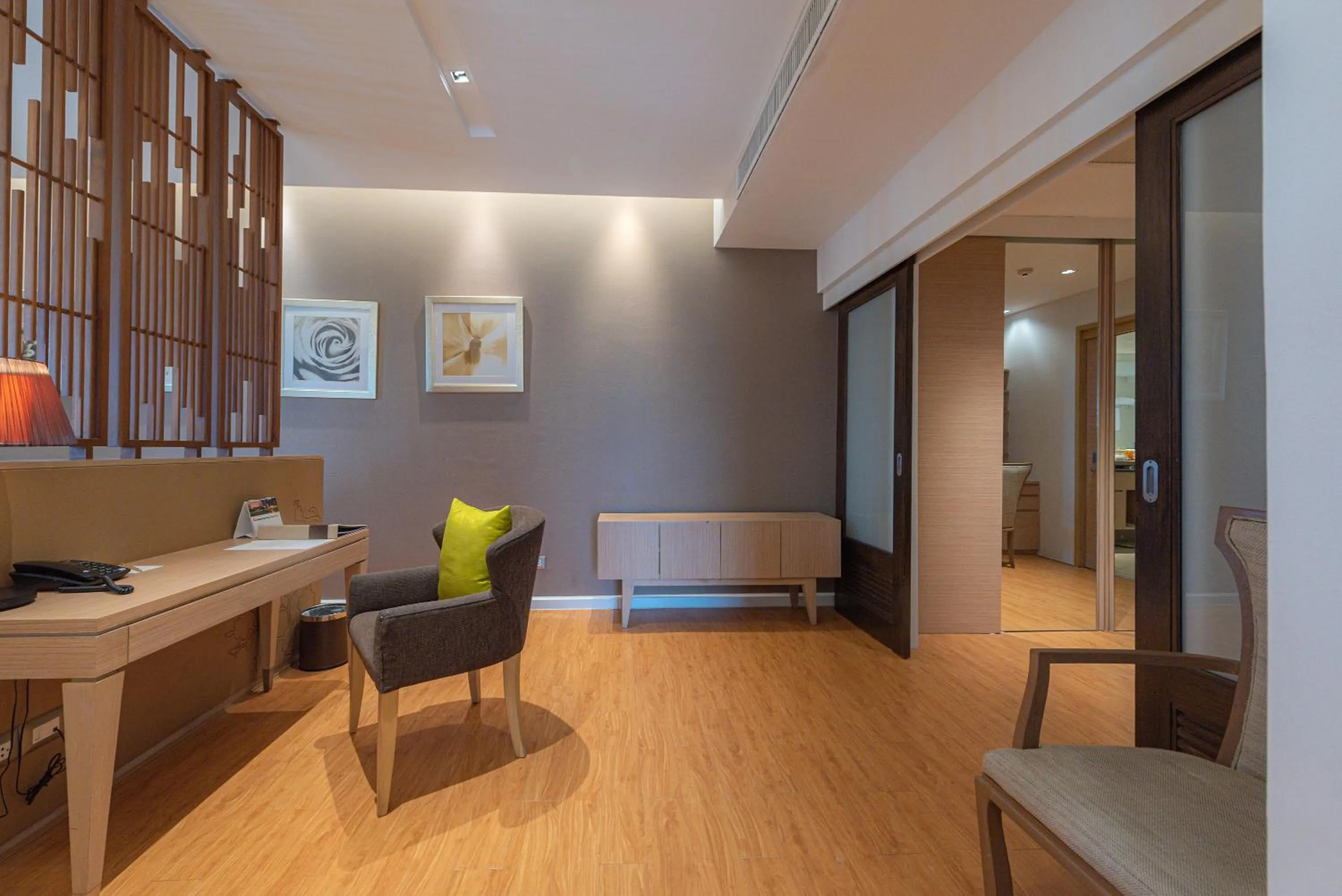 Living room in Summit Windmill Golf Suite Hotel at Suvarnabhumi