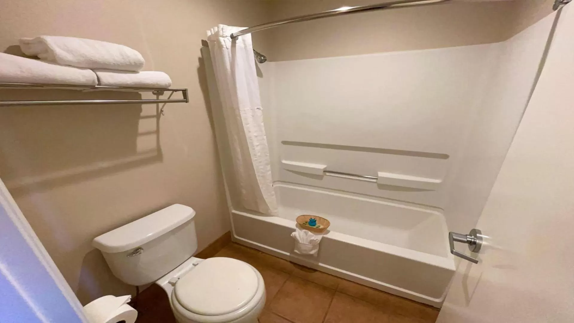 Shower in The Noor Hotel