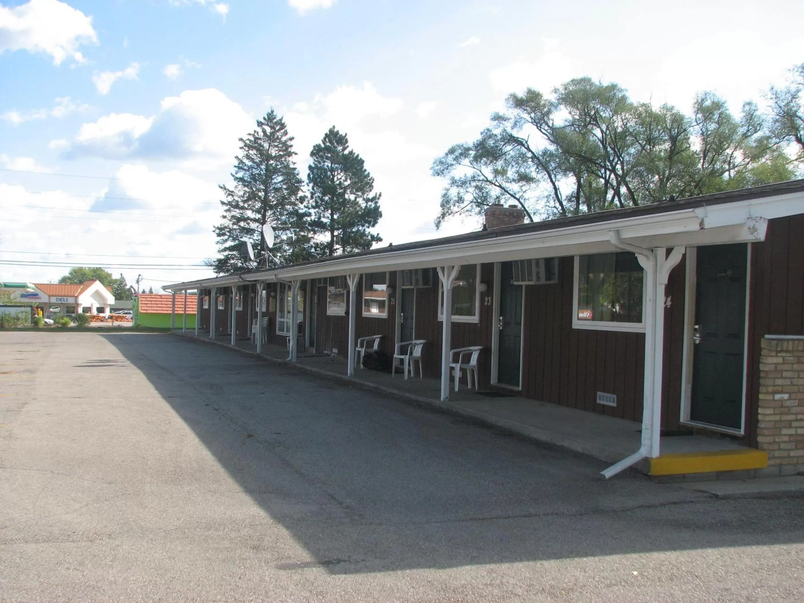 Property building in Spinning Wheel Motel