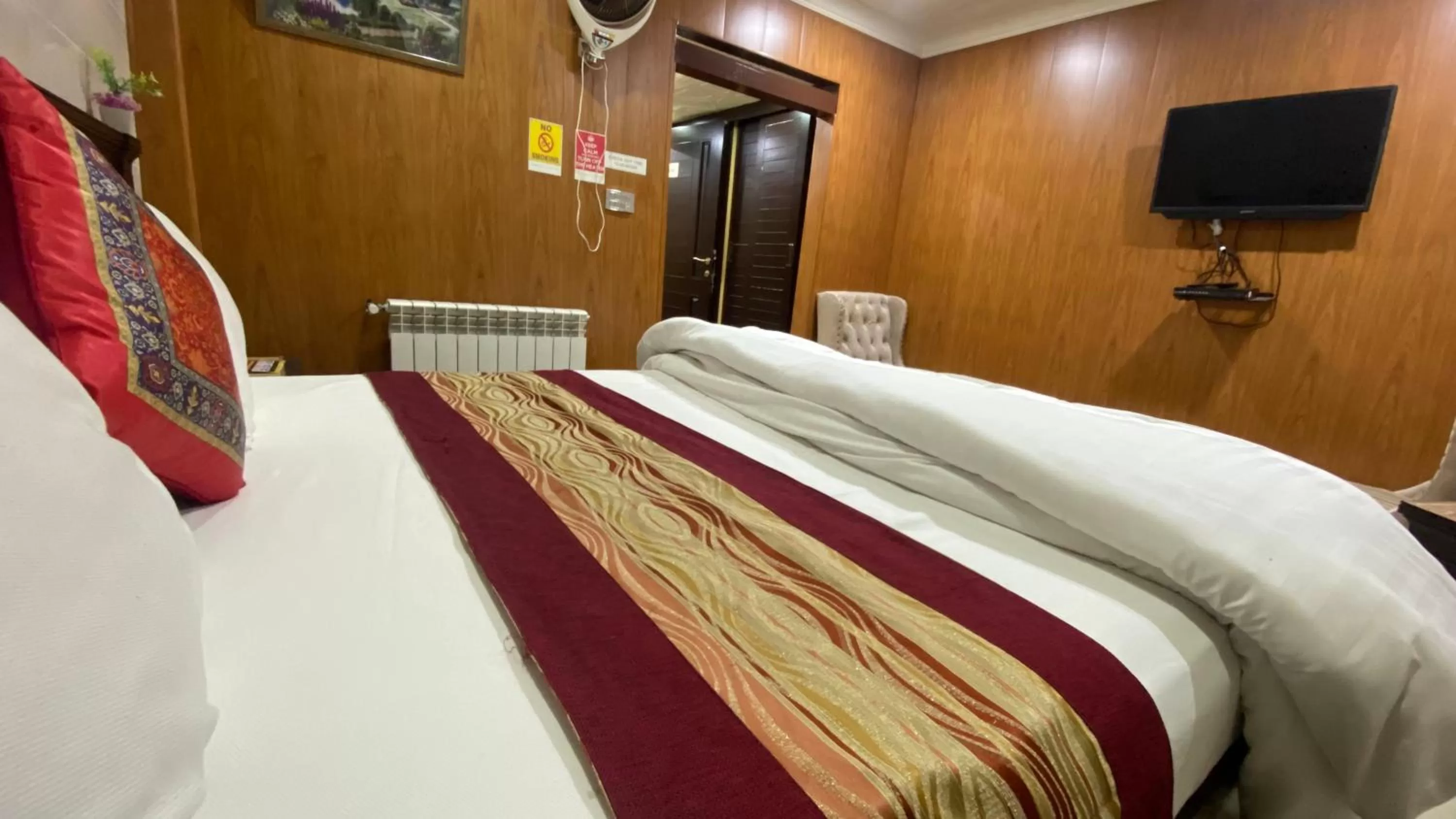 Bed in Shagufta Royal Hotel Murree