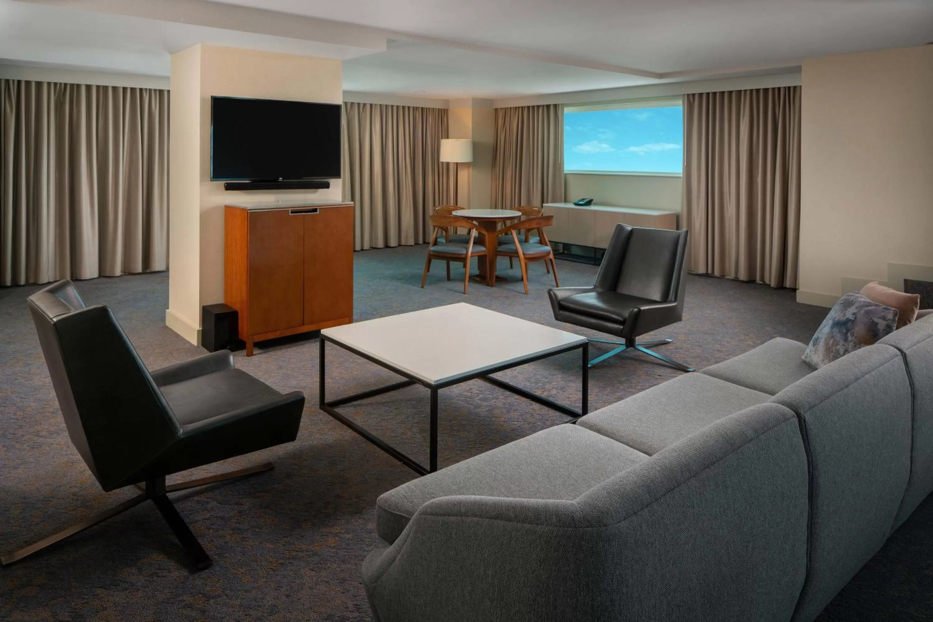 Living room in The Westin Houston, Memorial City