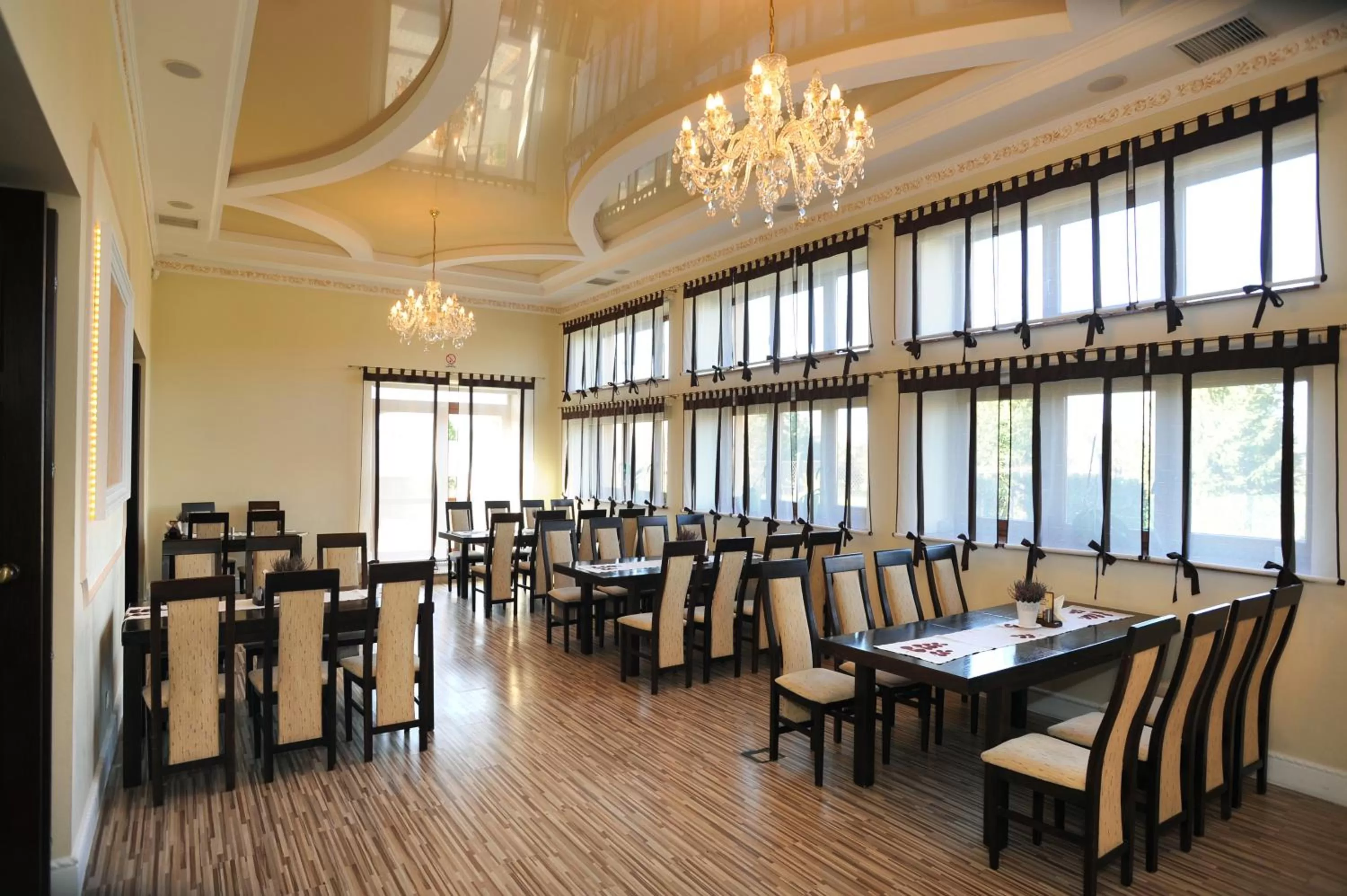 Restaurant/places to eat in Restauracja Hotel Imperial