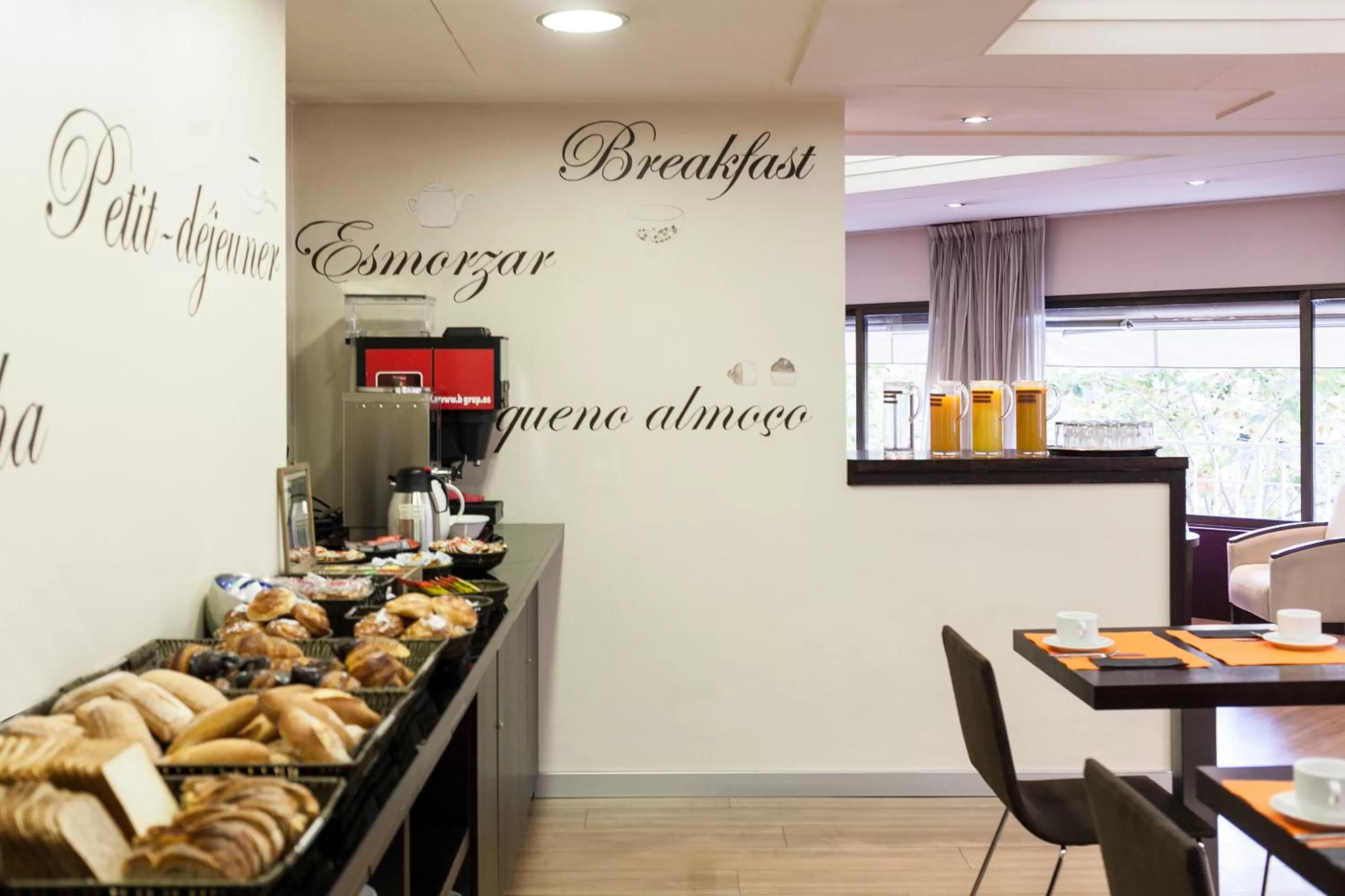 Restaurant/places to eat in Acta Antibes