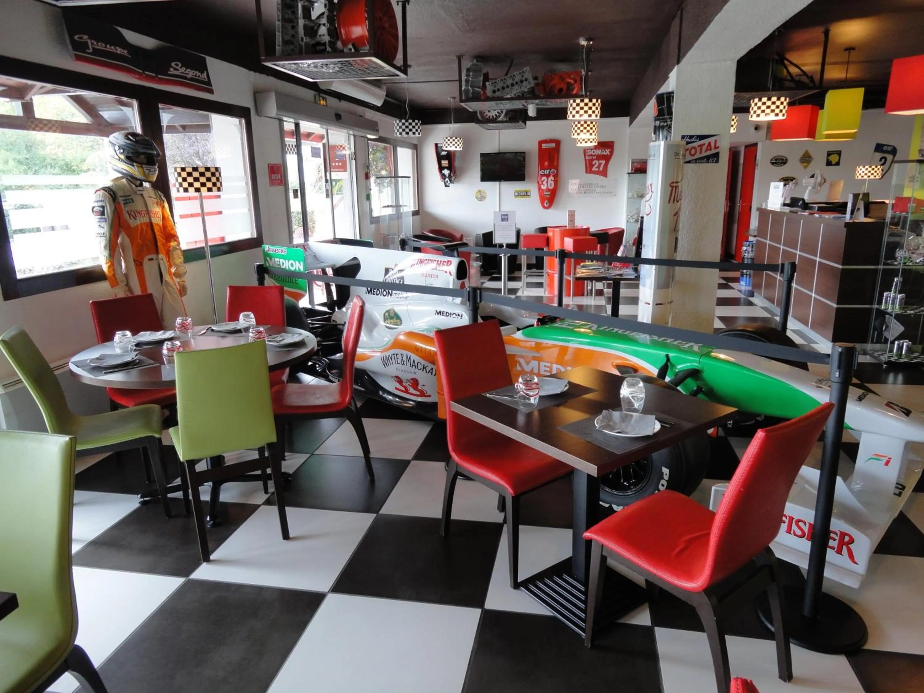 Restaurant/places to eat in Enzo Hotels Vierzon by Kyriad Direct