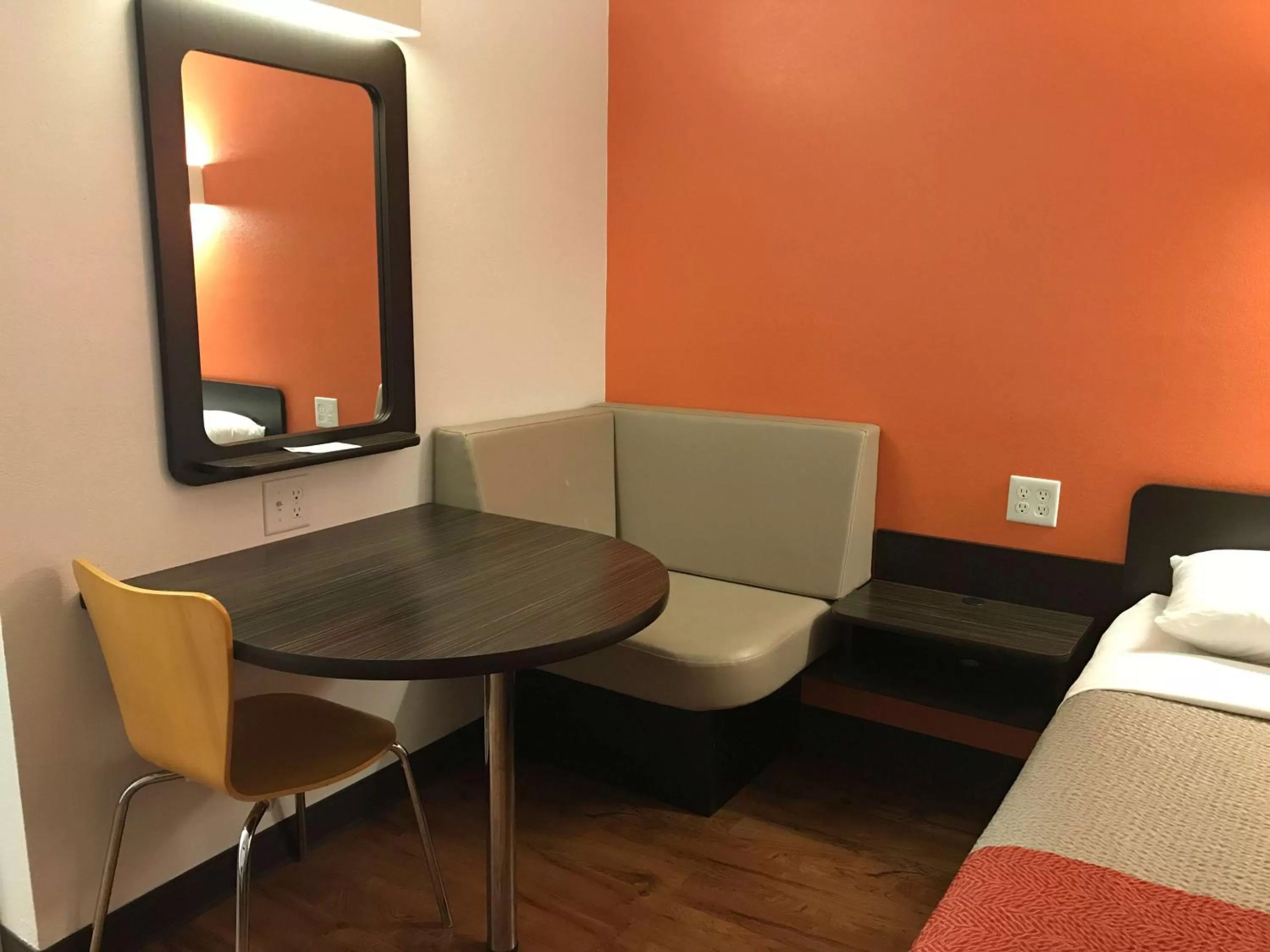Seating area, Bed in Motel 6-Bremen, GA