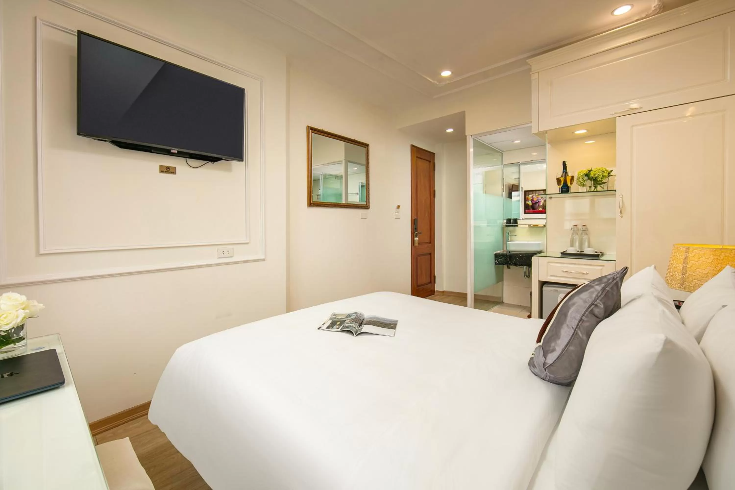 Bed in Tunger Grand Hotel