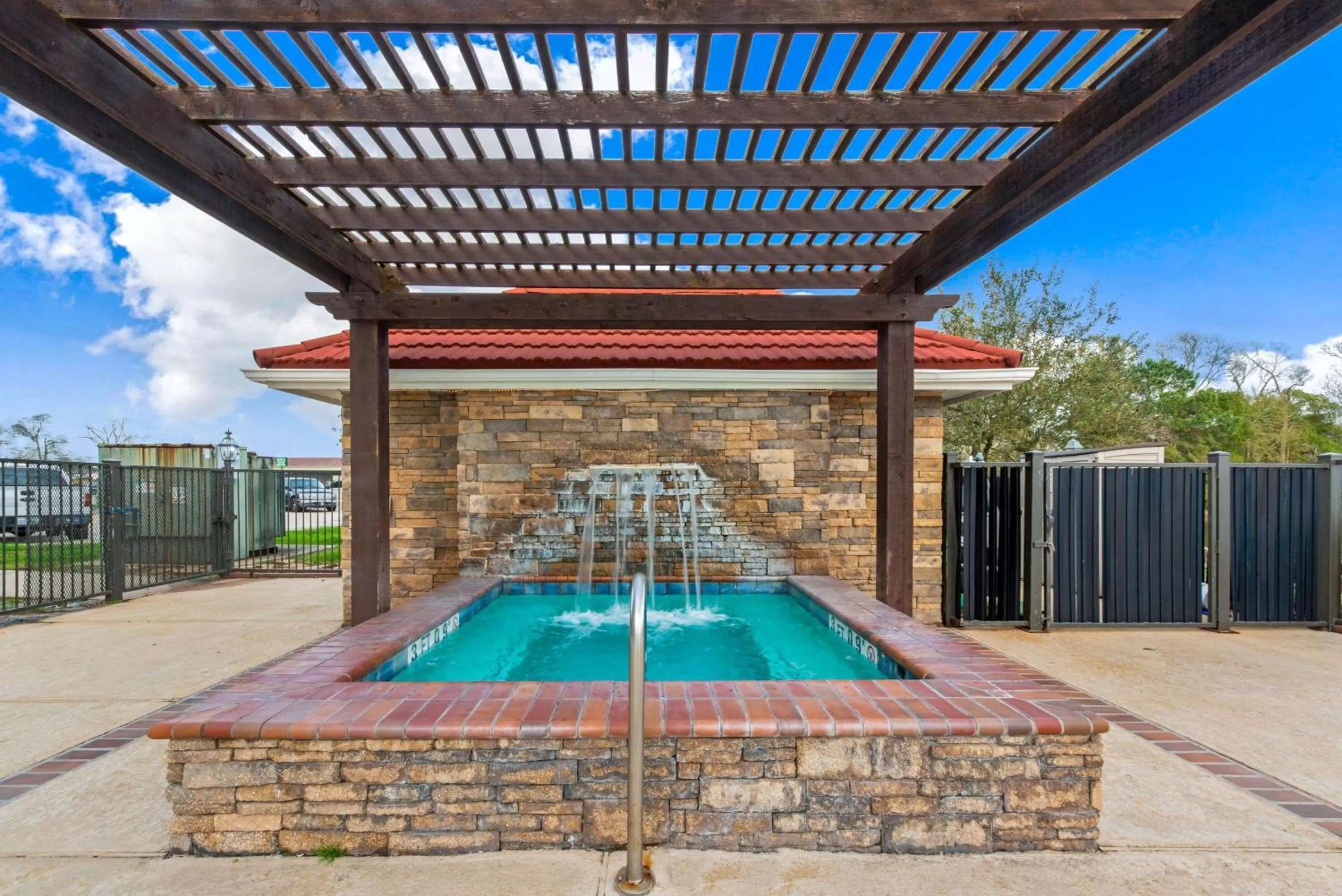 Hot Tub in La Quinta by Wyndham Bridge City-Orange