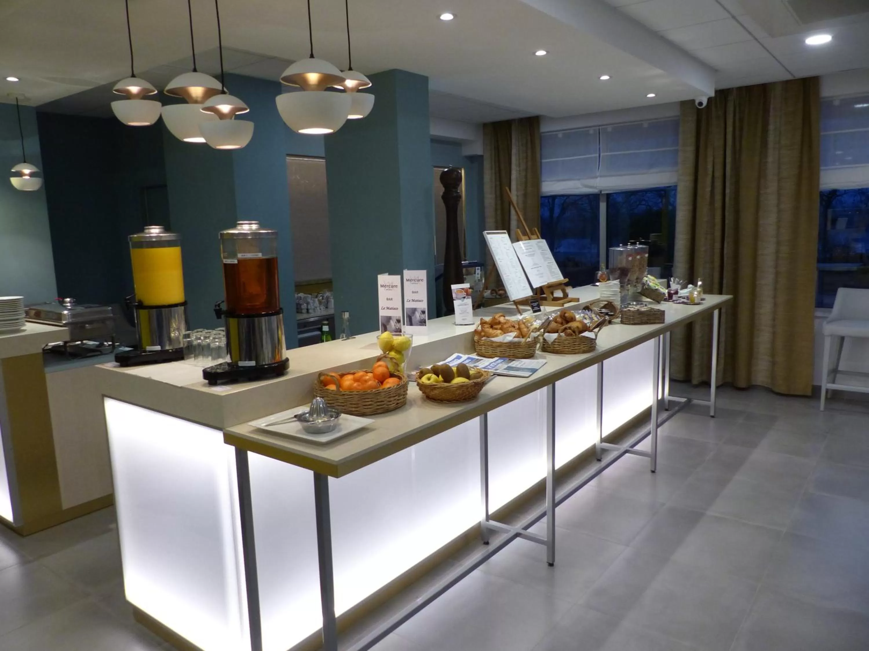 American breakfast in Hôtel Mercure Mâcon Bord de Saône