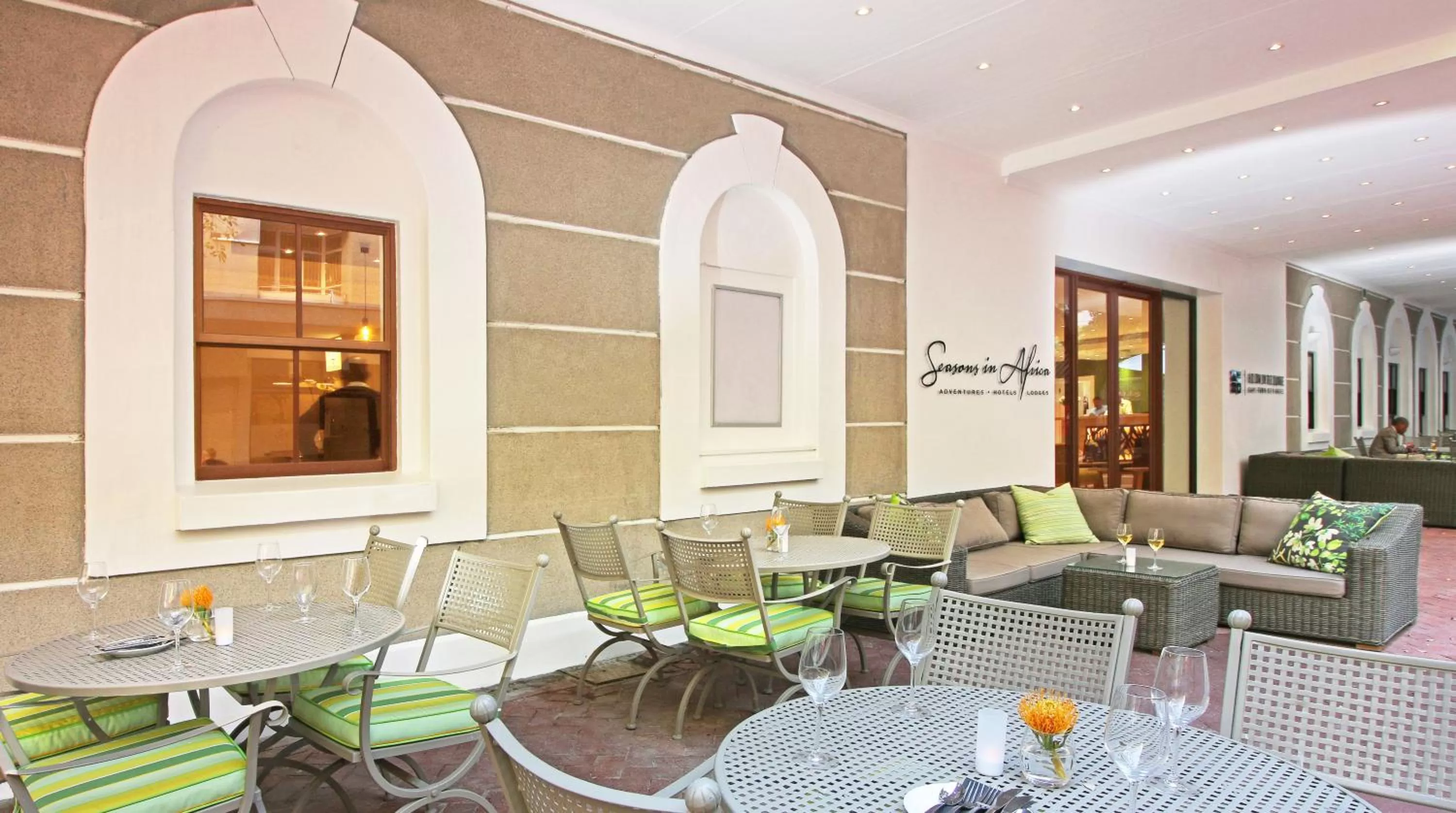 Patio in Hollow on the Square City Hotel