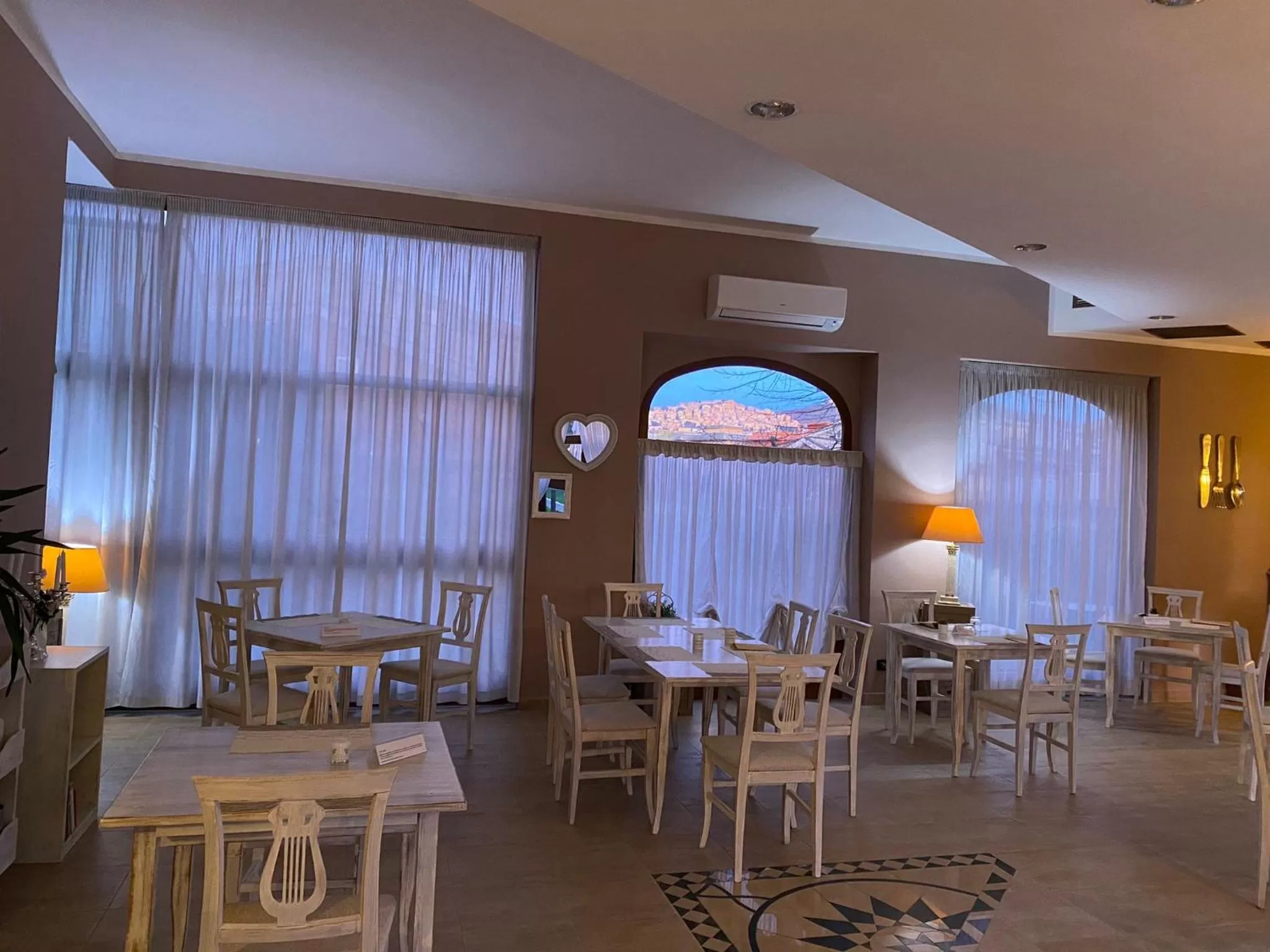 Restaurant/places to eat in Park Hotel Imperatore Adriano