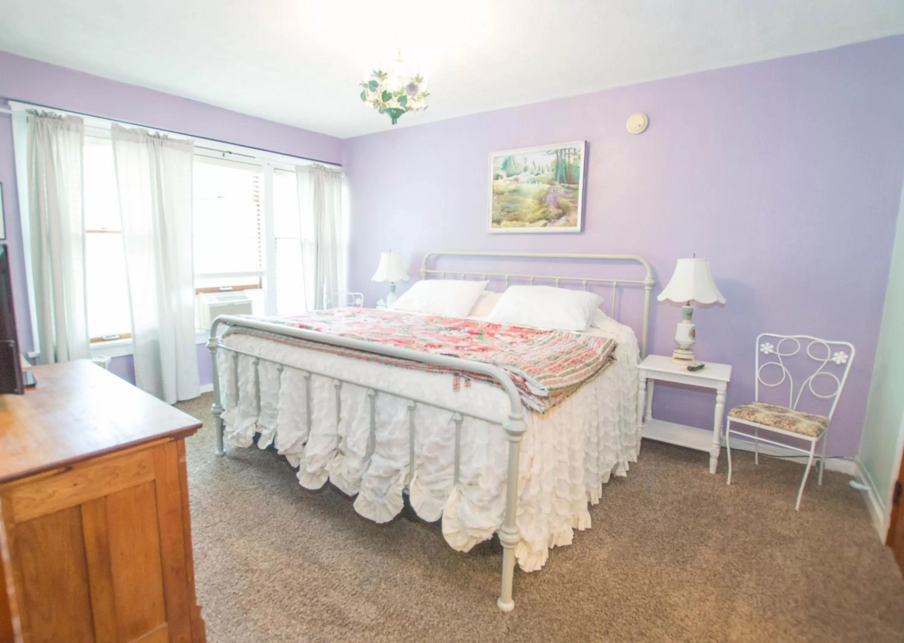 Bed in Terrace Inn and 1911 Restaurant