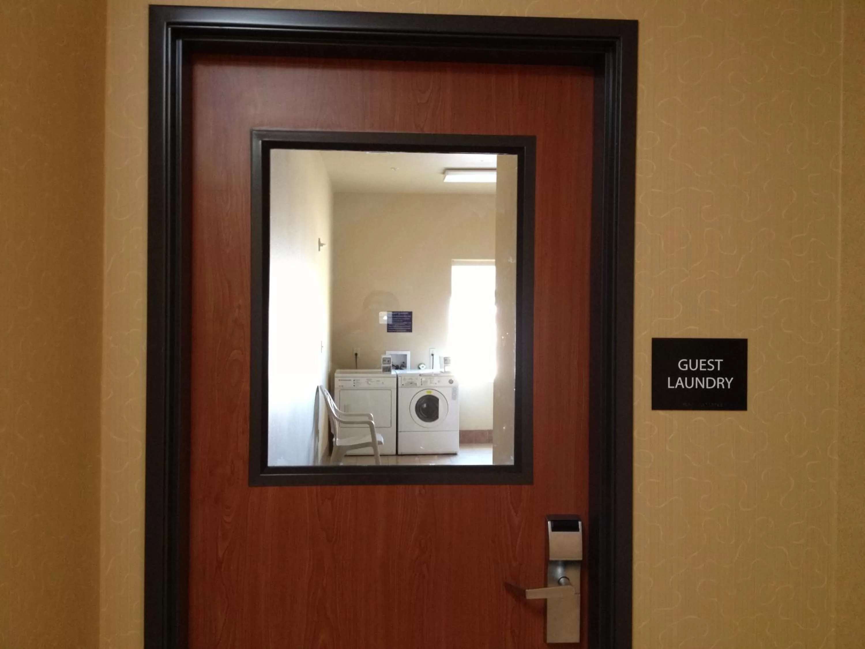 washing machine in Super 8 by Wyndham Odessa TX