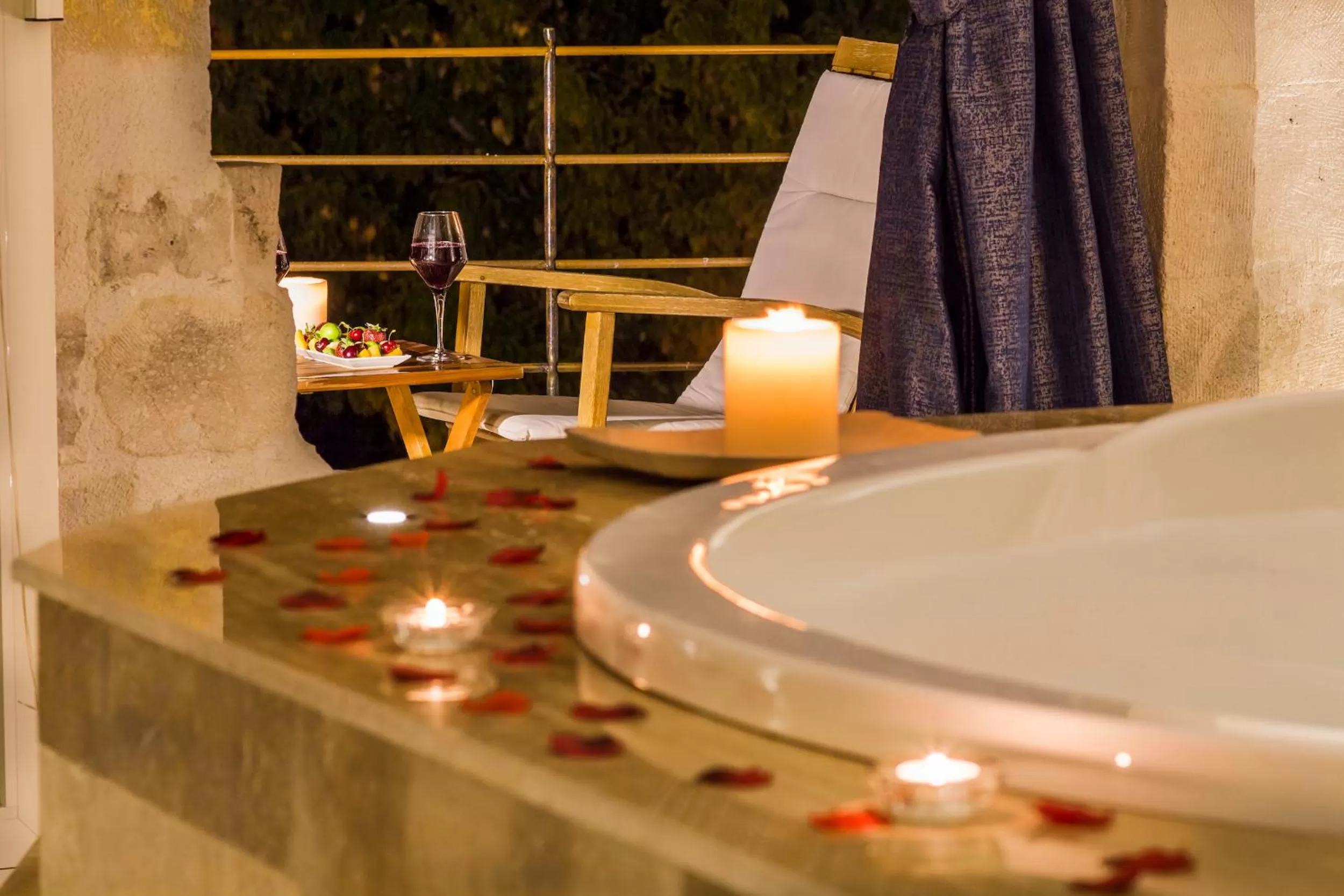 Hot Tub in Azure Cave Suites - Cappadocia