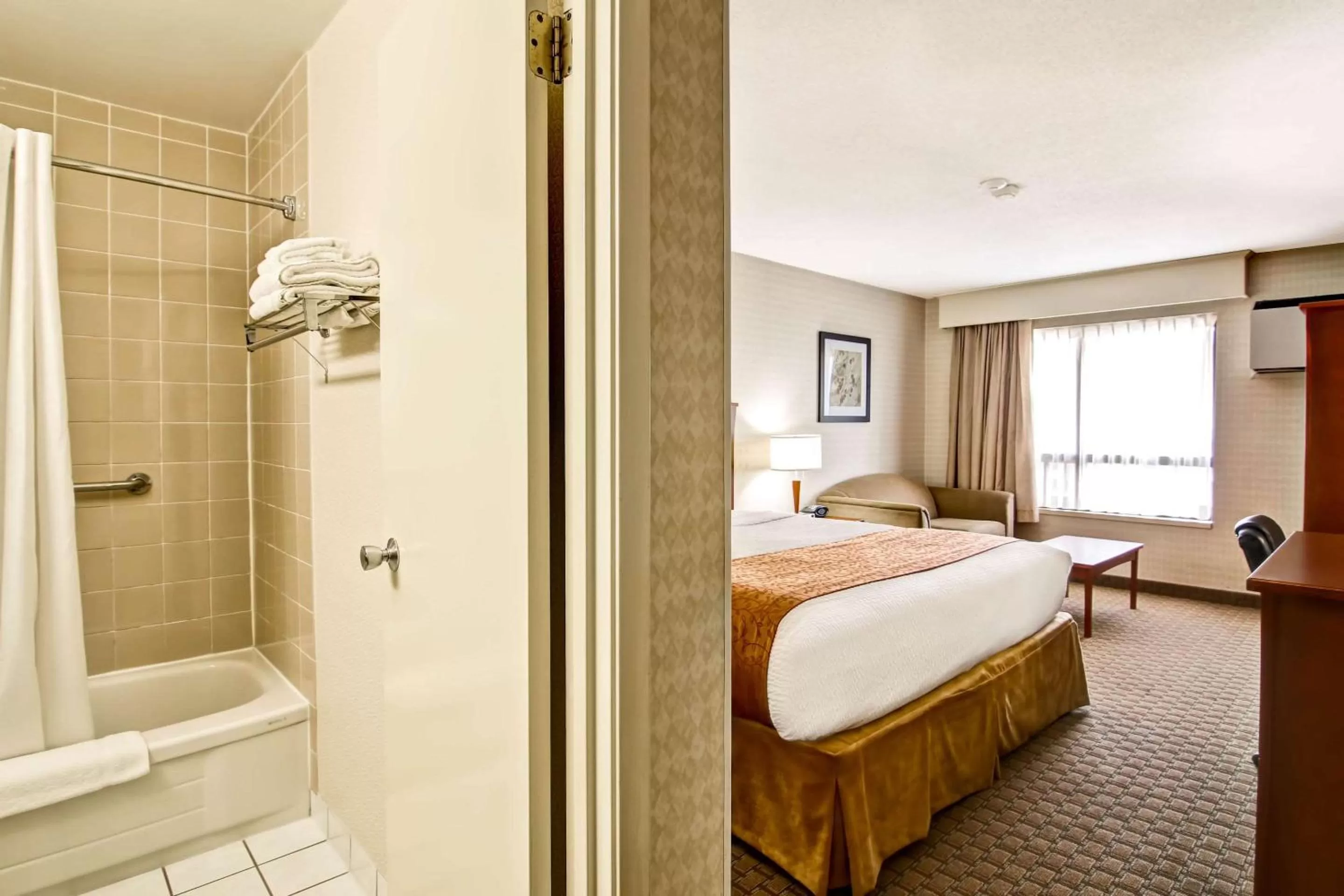 Photo of the whole room, Bed in Quality Inn