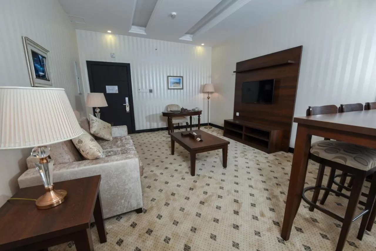 TV and multimedia, Seating Area in Grand Park Hotel