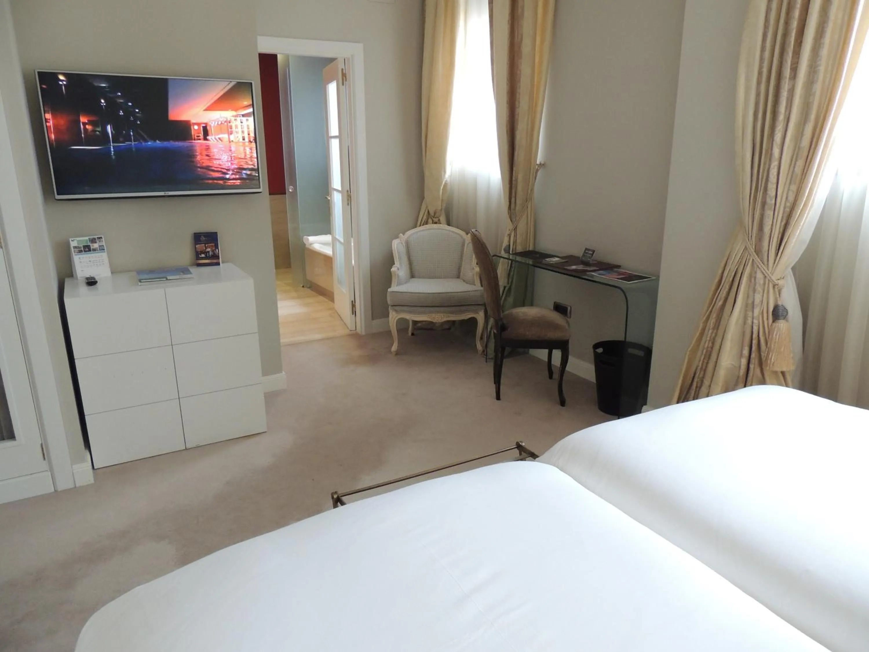 Photo of the whole room, TV/Entertainment Center in Castillo Del Bosque La Zoreda